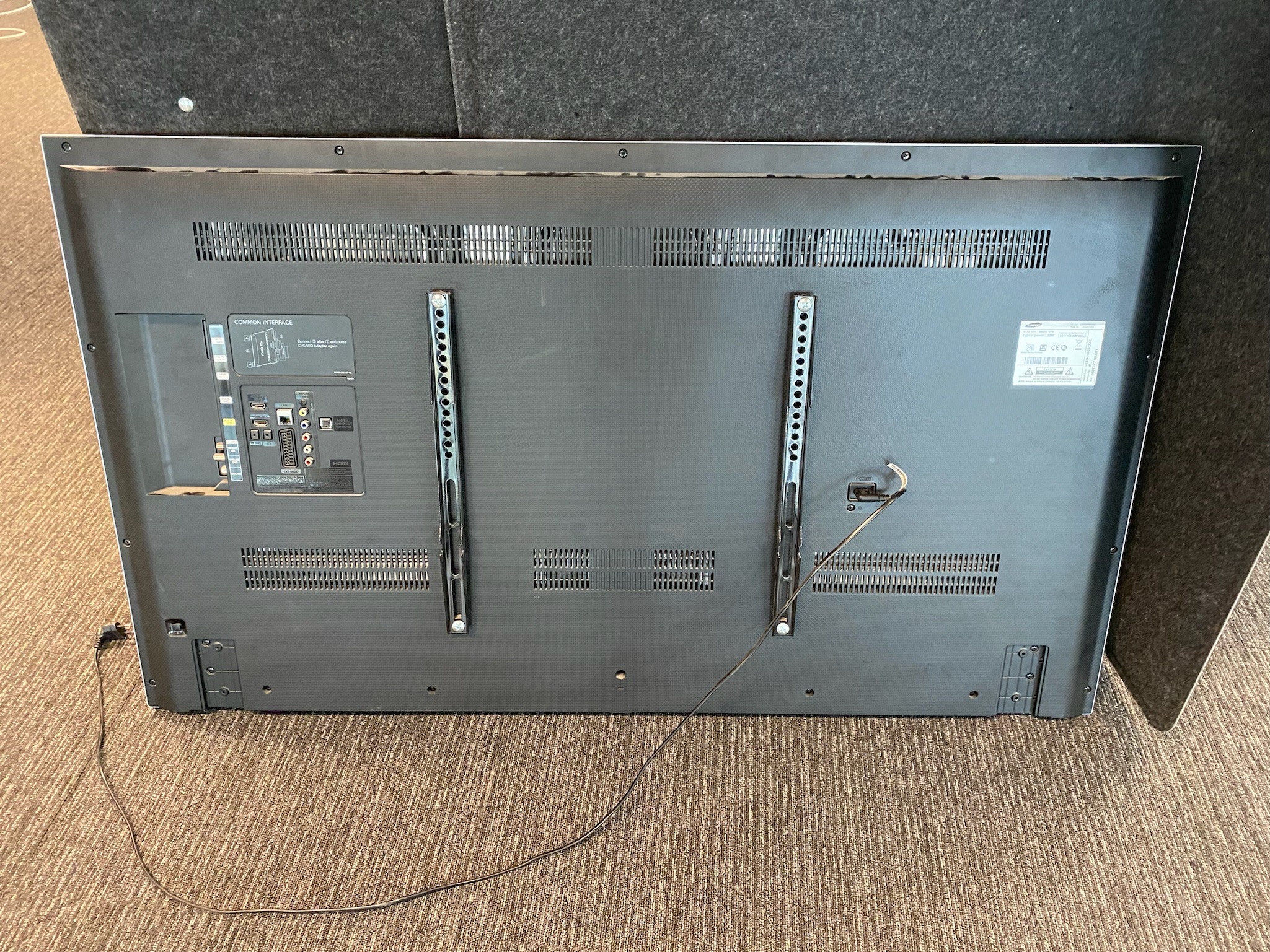 SELT / SOLD - Samsung Sjónvarp 55'' með veggfestingu 2