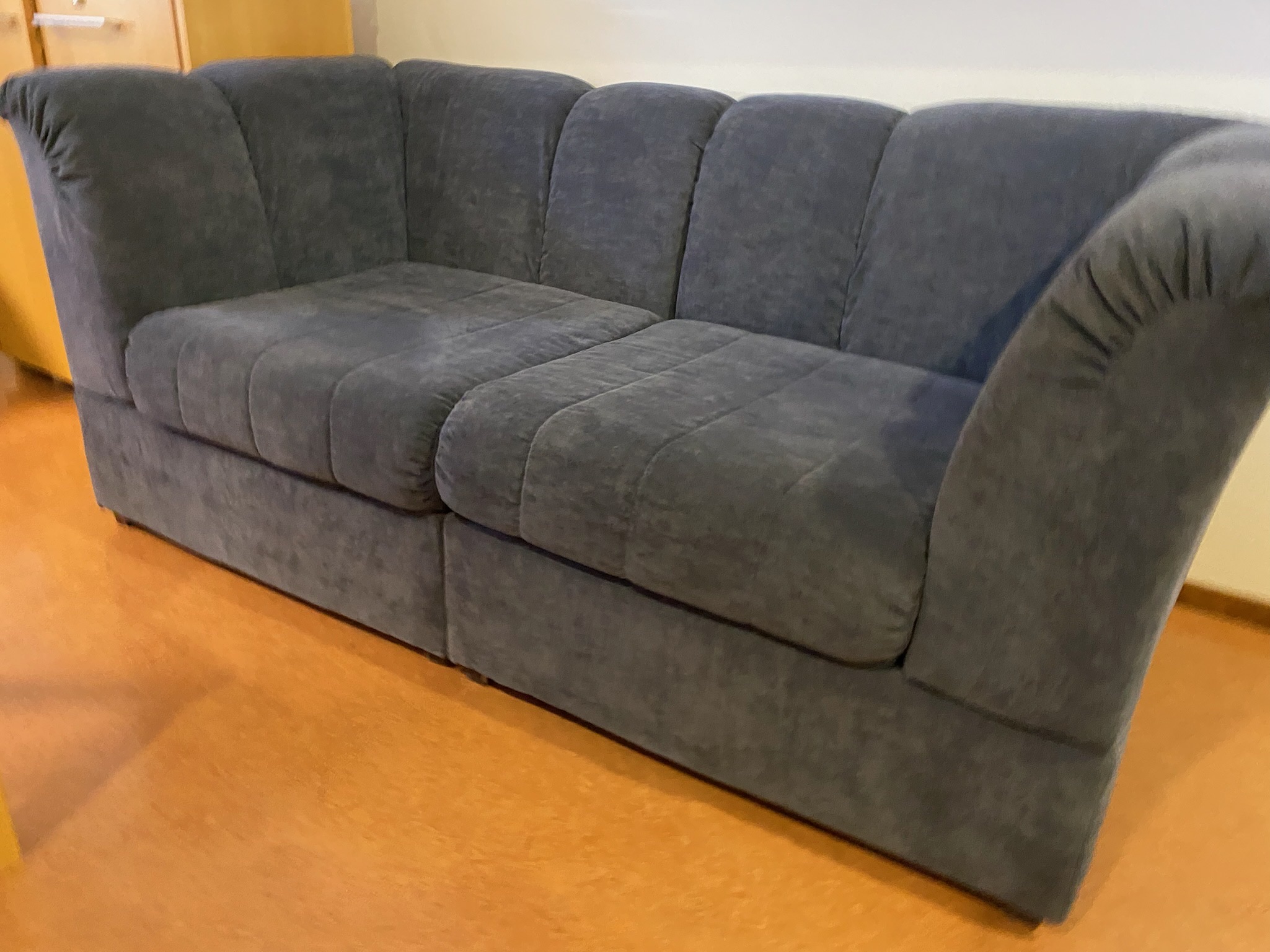 SELT / SOLD - Velvet sófi grár 2ja manna