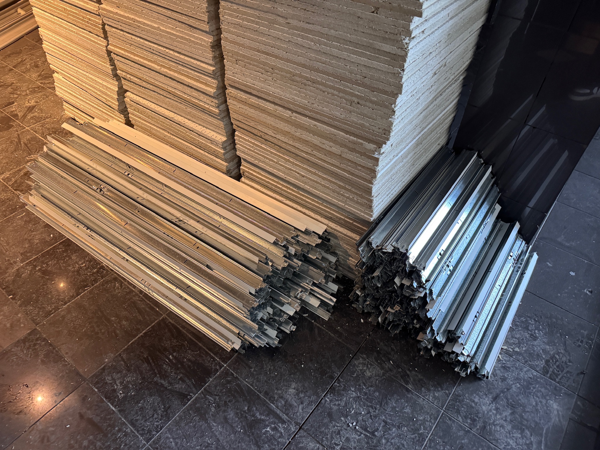 SELT / SOLD Kerfisloft / loftaplötur, hljóðeinangrandi, 60x60 sm 6