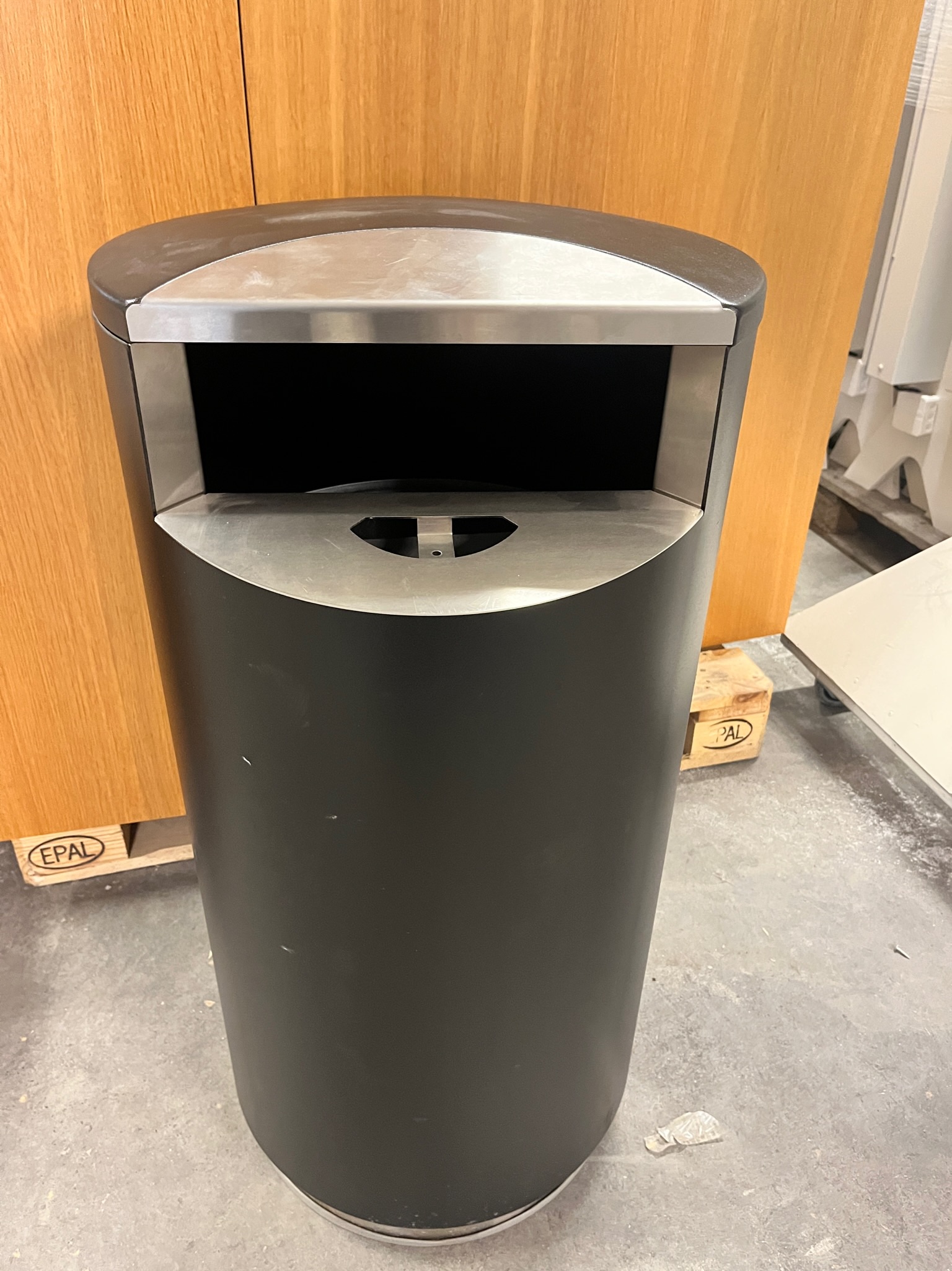 SELT / SOLD Finbin rusl (Útitunna) ónotuð - 100L