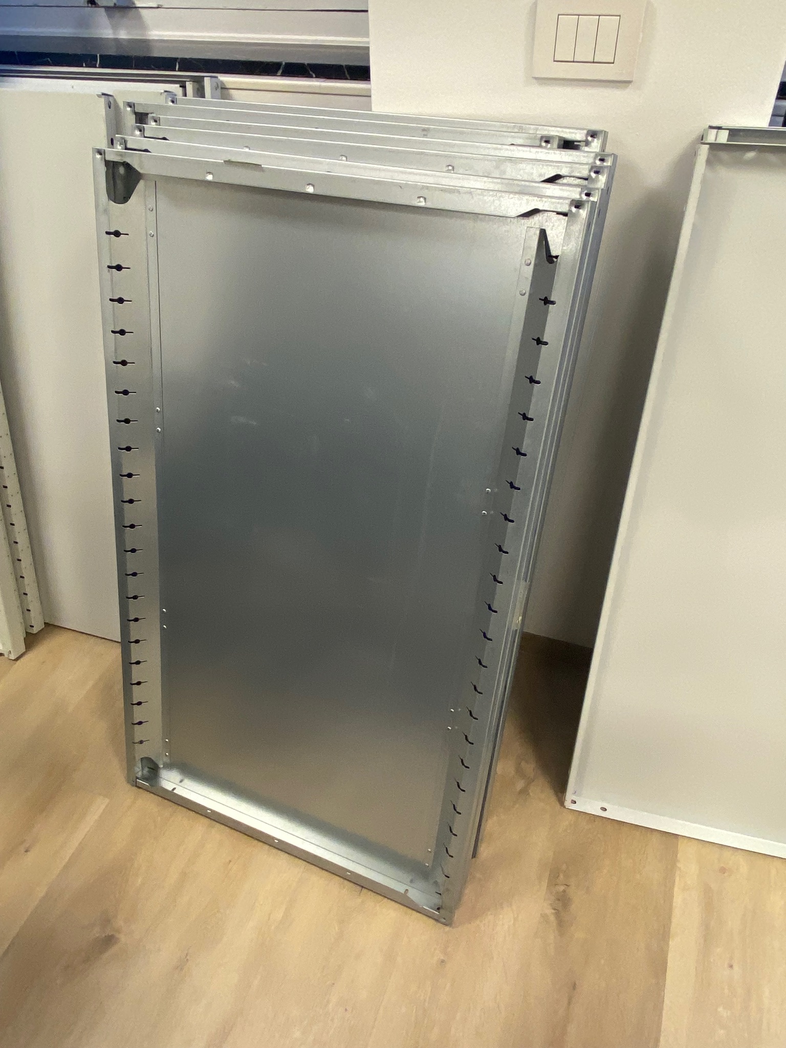 SELT / SOLD Lagerhillur frá Rými - tínsluhillur - H220 x B100 x D60 - 1 bil til 3