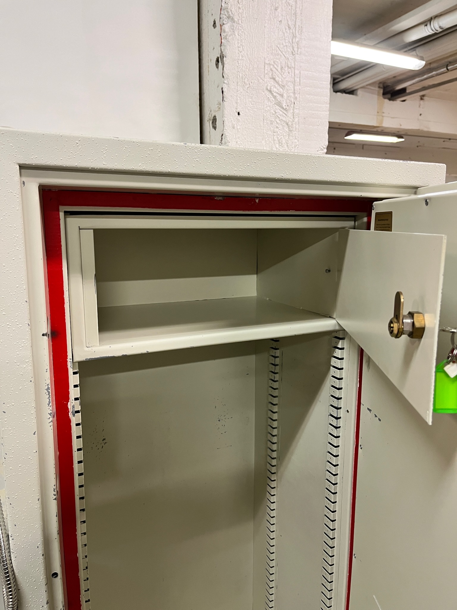 SELT / SOLD Verðmætaskápur Rosengrens 6