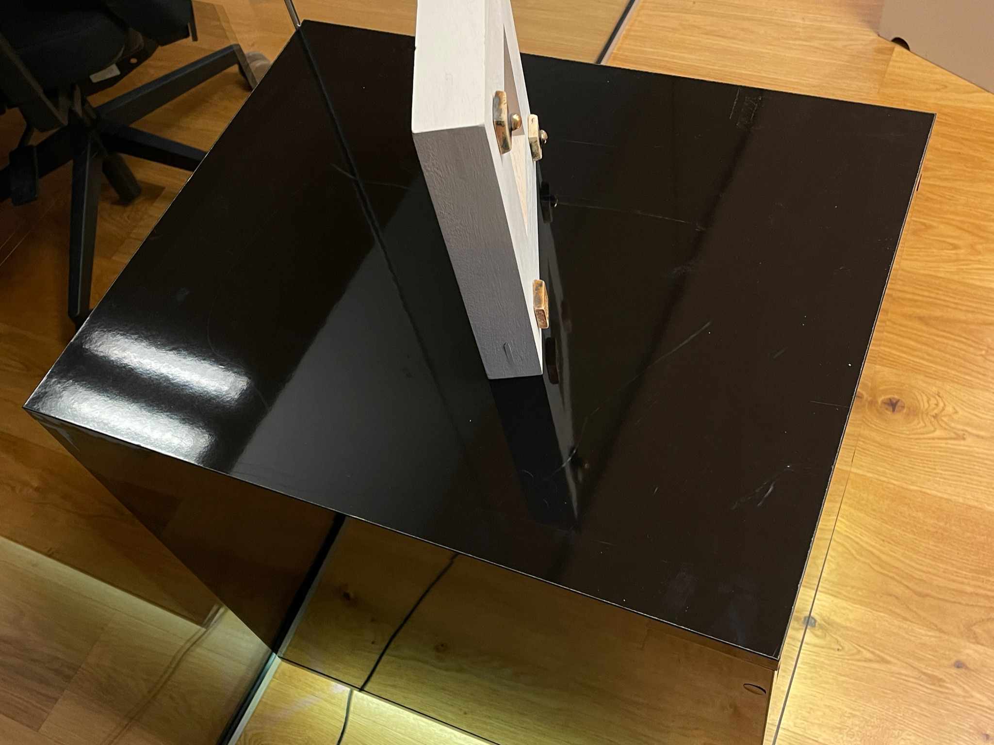 SELT / SOLD Sýningarbox m.ledlýsingu 2