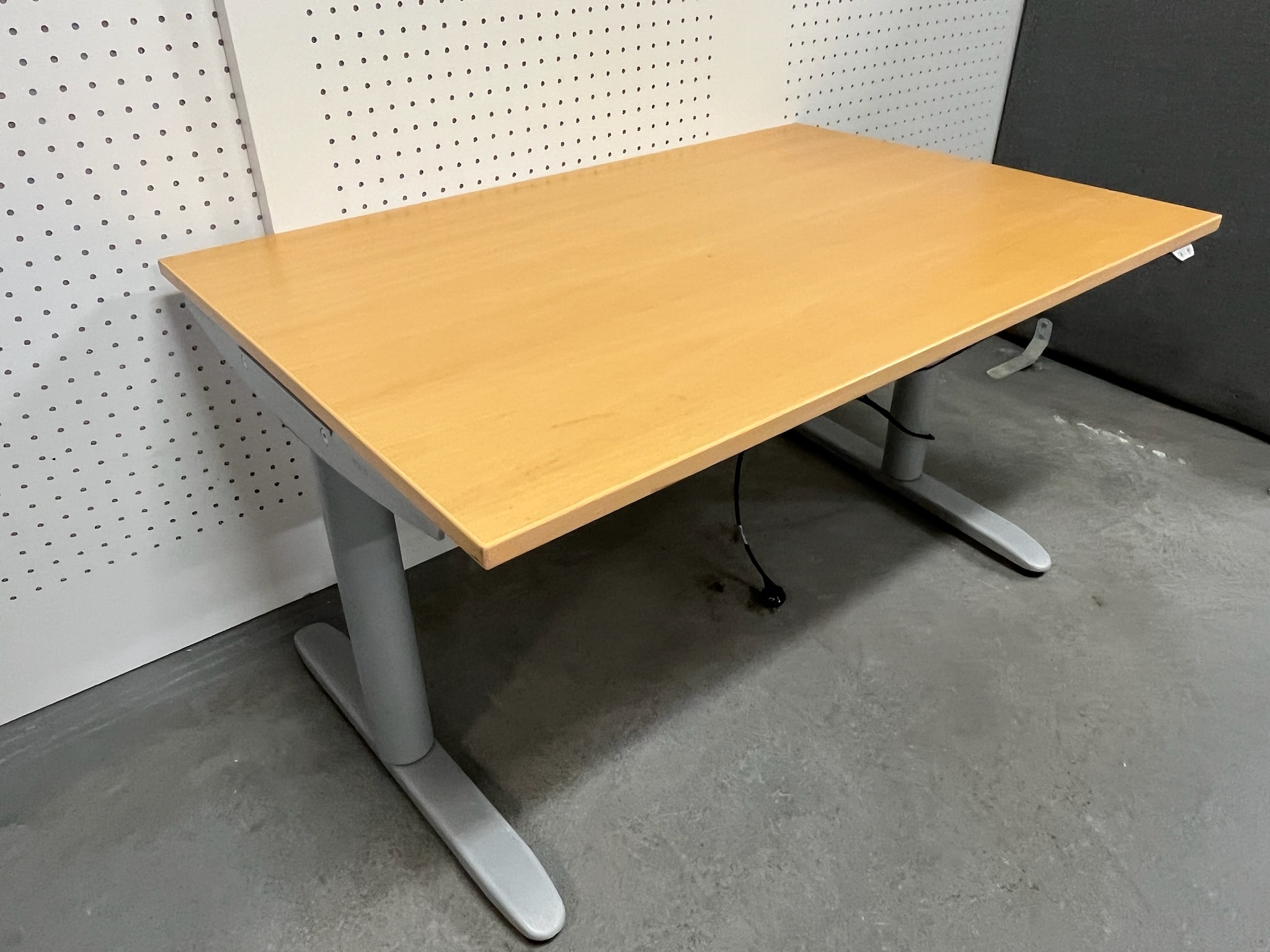 SELT / SOLD Rafmagnsborð, B120xD70sm. 2