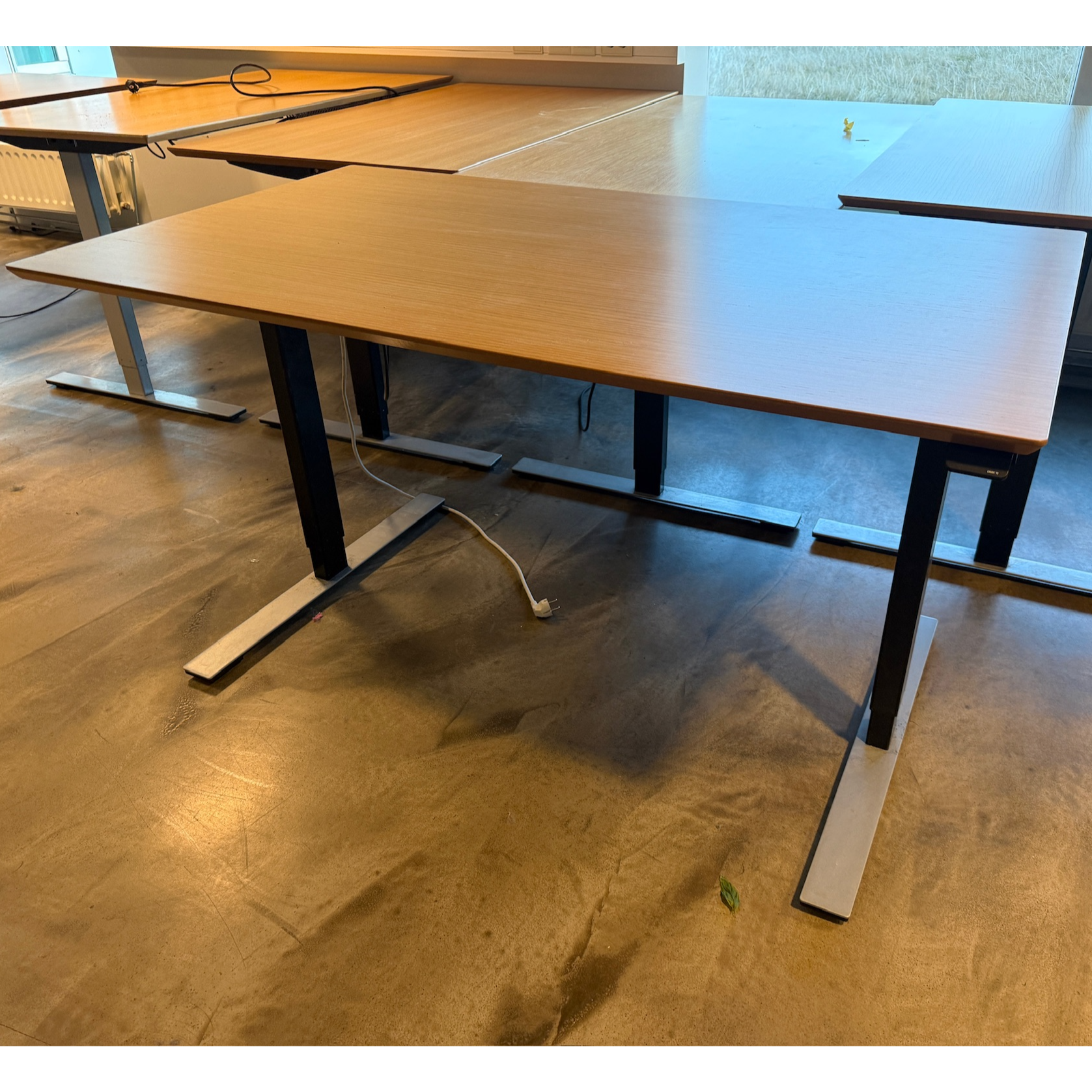 SELT / SOLD Dencon rafmagnsborð frá Pennanum, B140xD80sm.