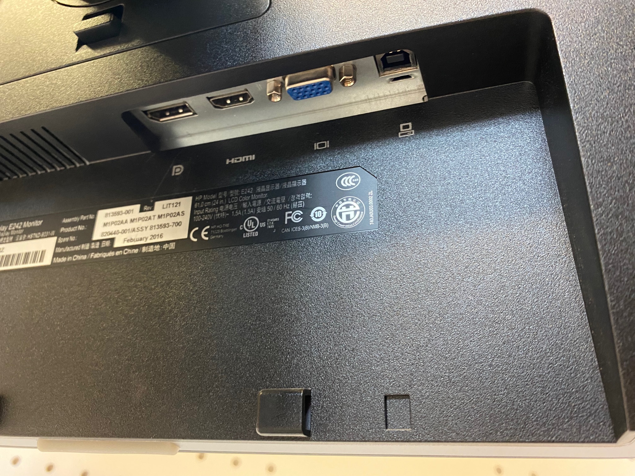 SELT / SOLD HP EliteDisplay tölvuskjár, 24'' 8