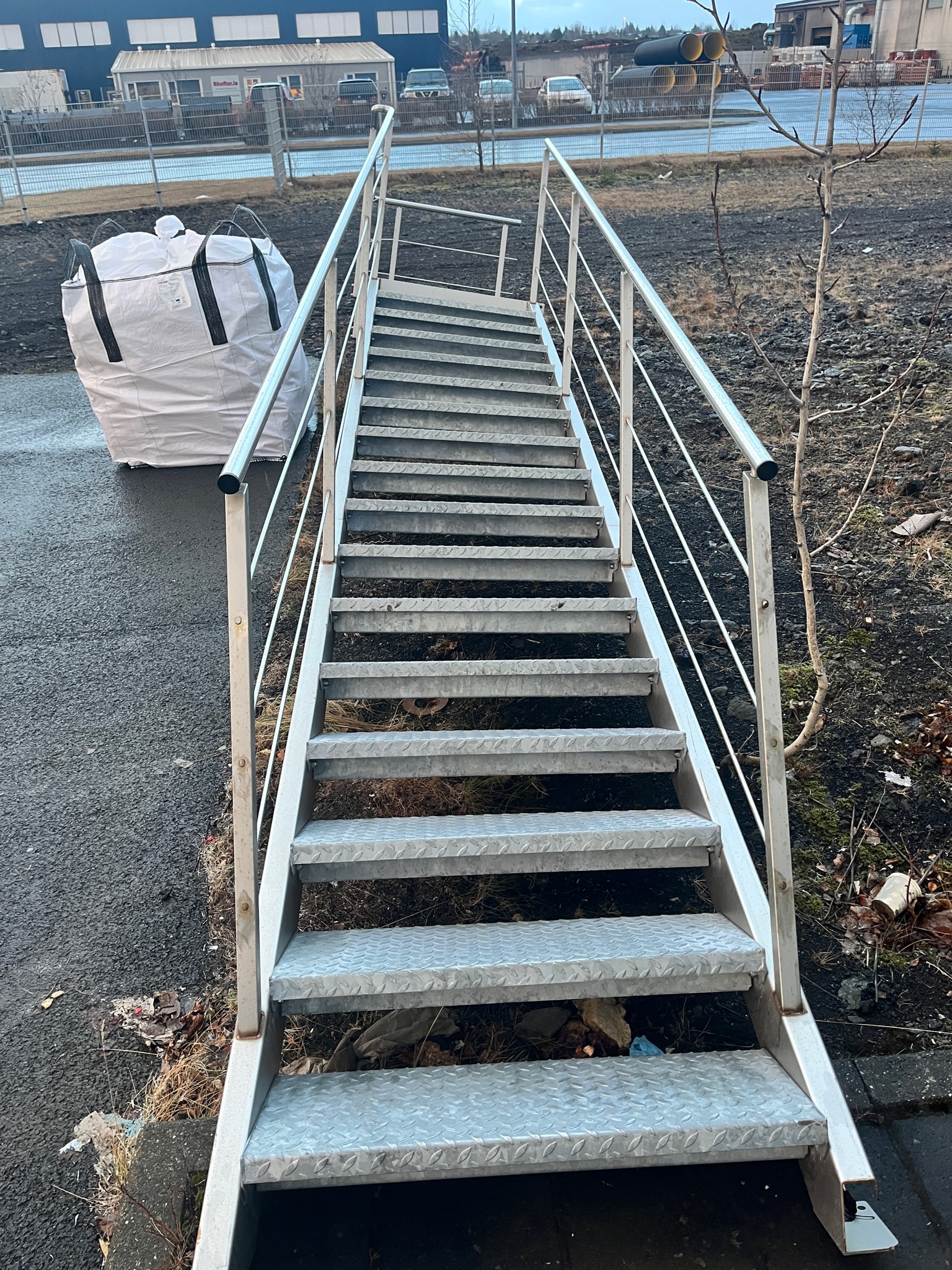 SELT / SOLD - Stáltröppur - neyðarstigi - járnstigi - 17 tröppur 2