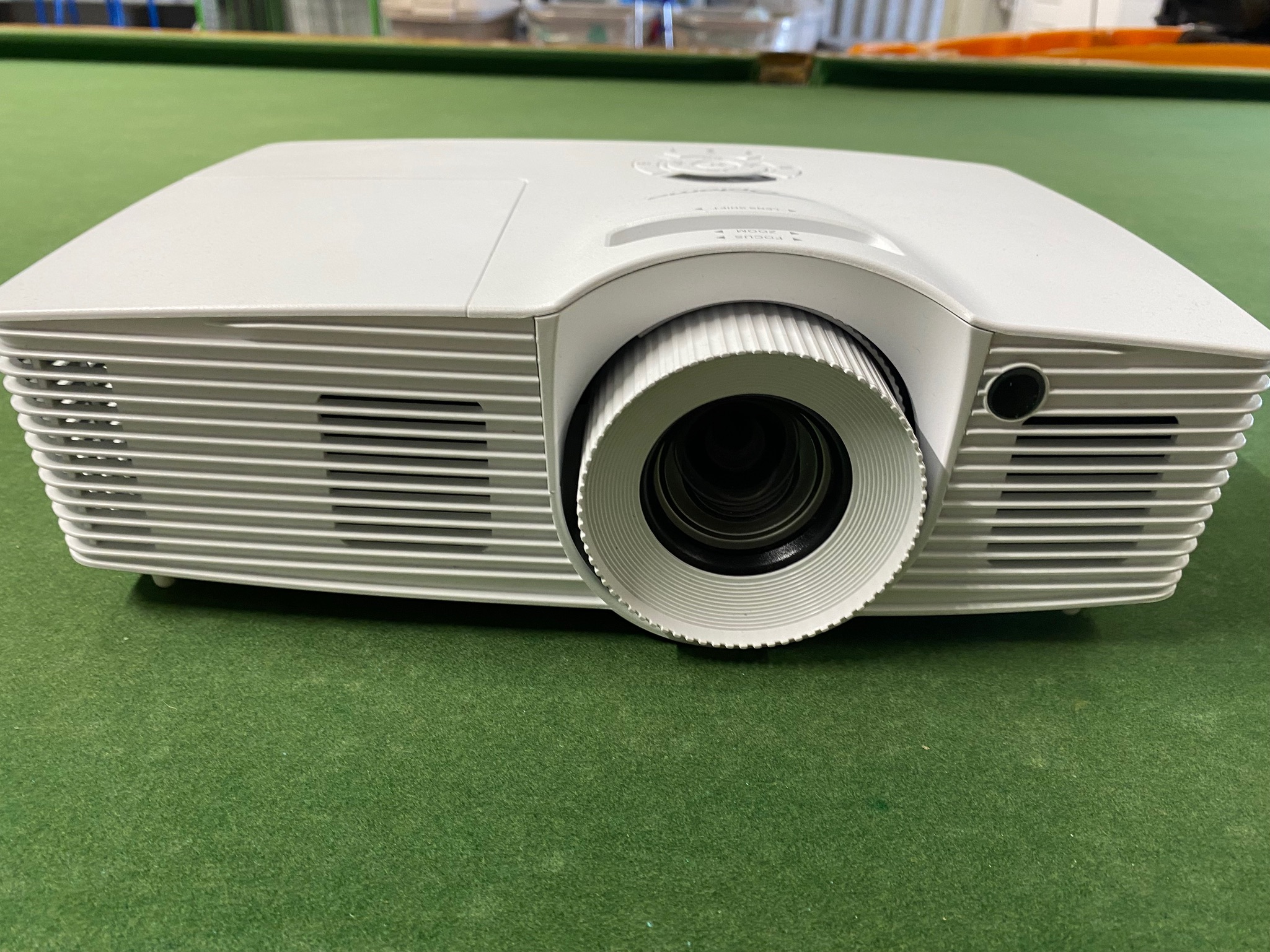 SELT / SOLD Optoma skjávarpi 2