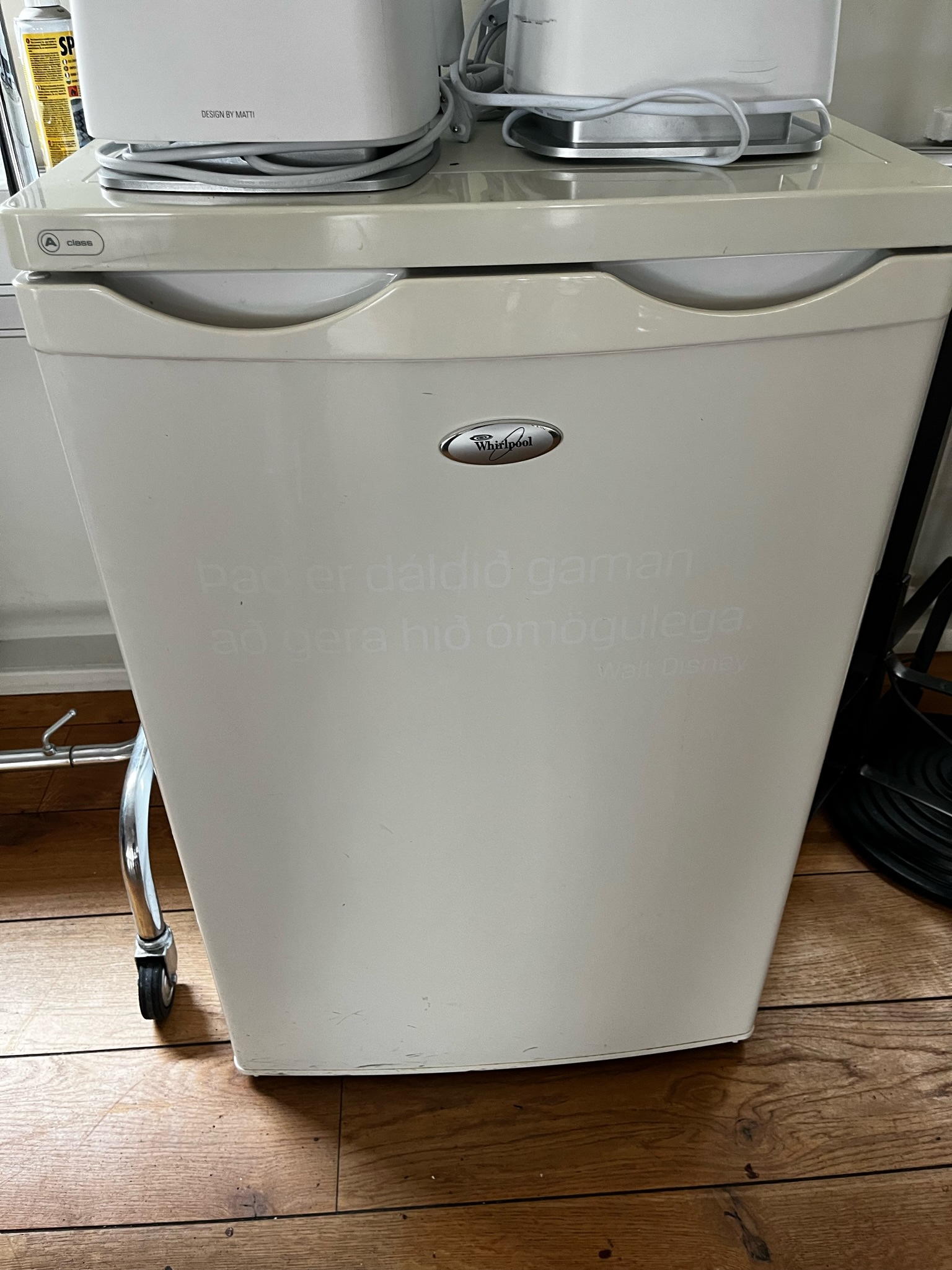 SELT/SOLD Whirlpool A-Class kælir m. frysti 2
