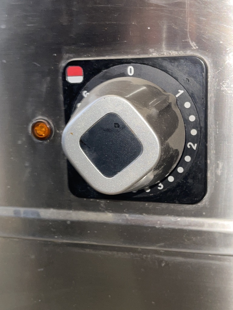 SELT / SOLD Olis rafmagnsgrill 400X730 H.870 9