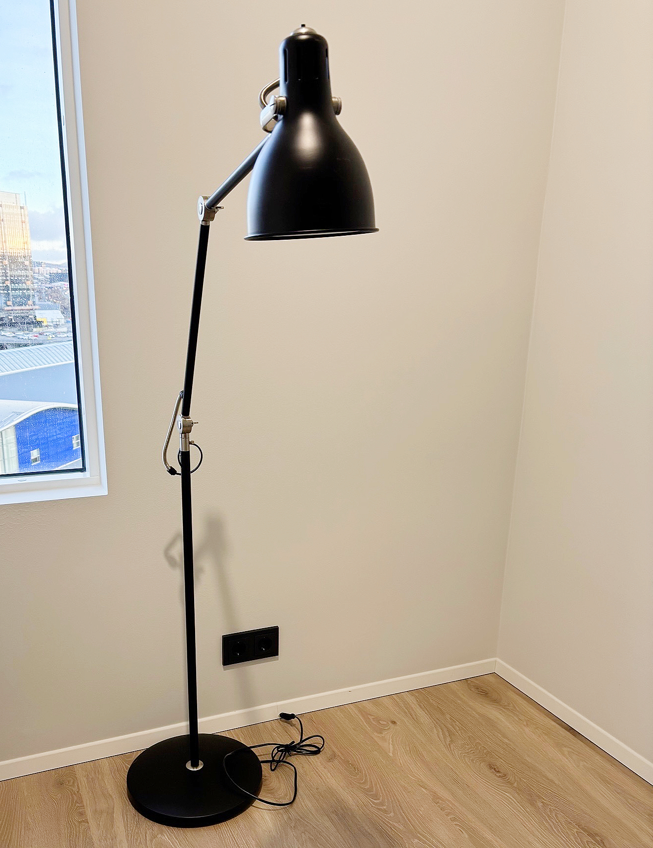 SELT / SOLD ARÖD gólf/leslampi frá IKEA, L79 x B33 sm.