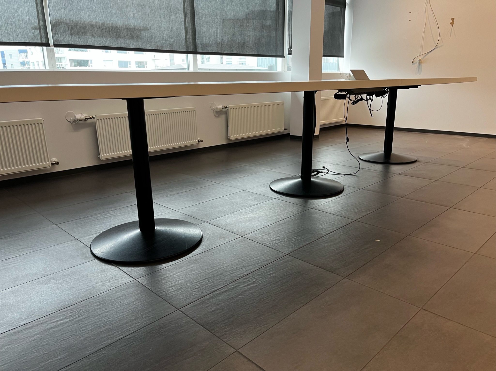 SELT / SOLD Fundarborð - 500 x 130 sm. 10 til 12 manna borð 8