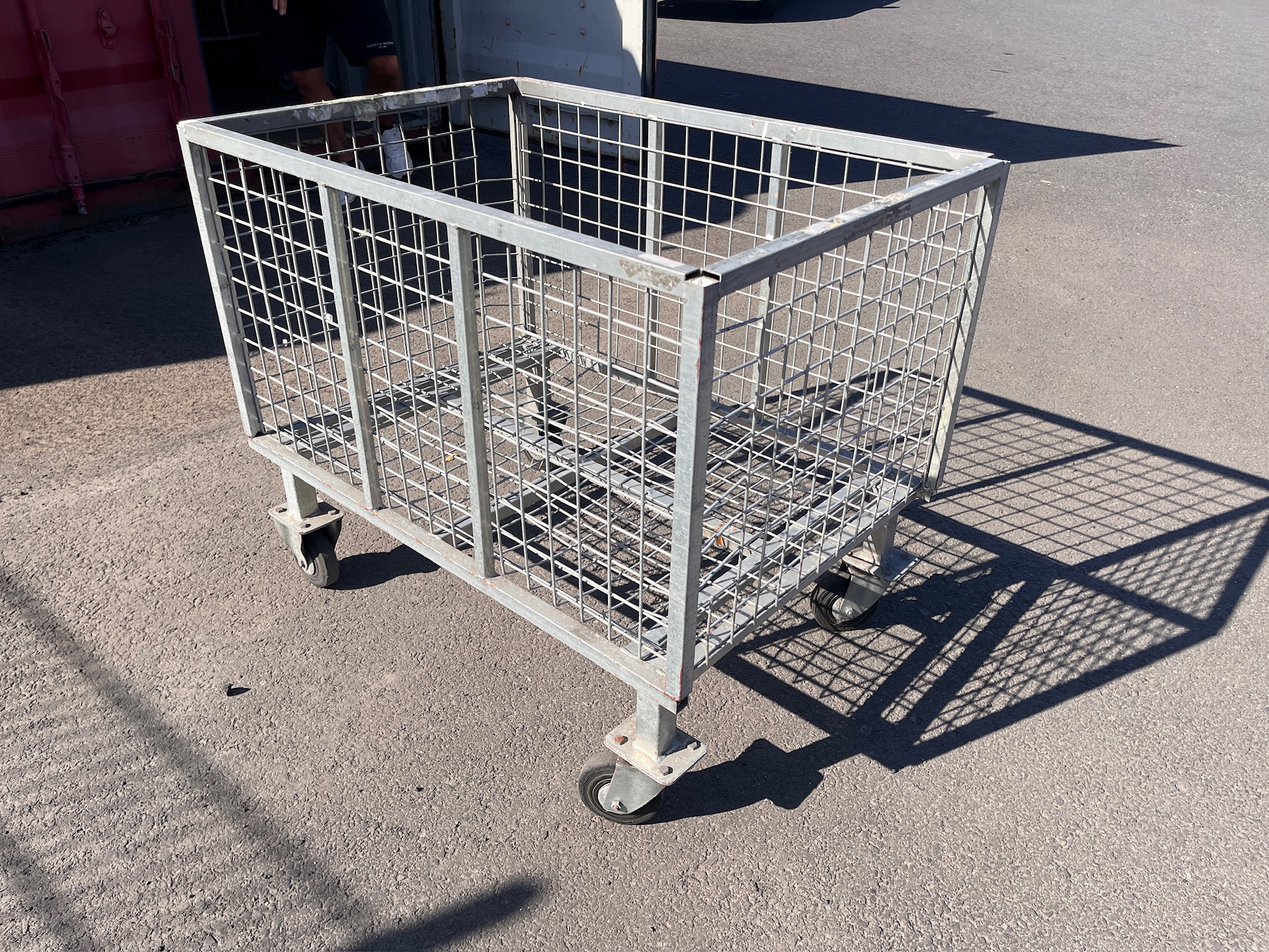 SELT / SOLD Serelle stálgrindarvagnar