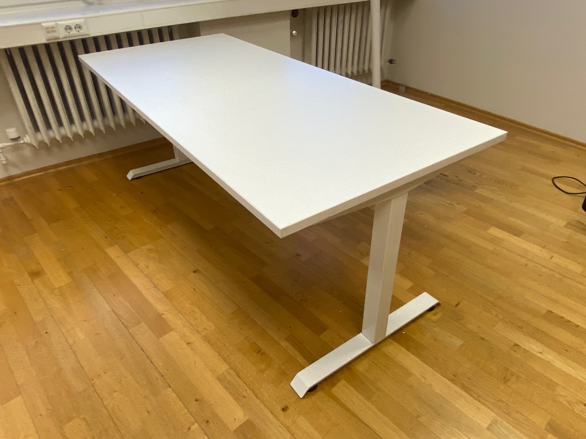 SELT/SOLD Rafmagnsborð hvítt frá Pennanum, 180 x 80 sm. 2