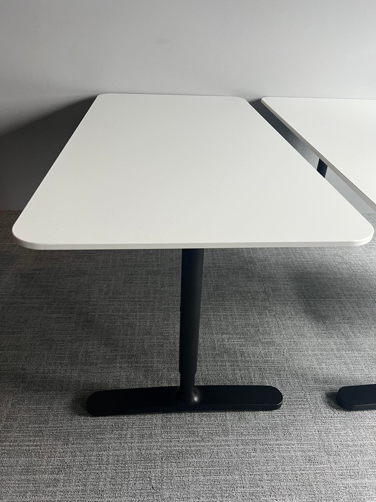 SELT / SOLD - IKEA Bekant skrifborð - 160 x 80 sm. 2