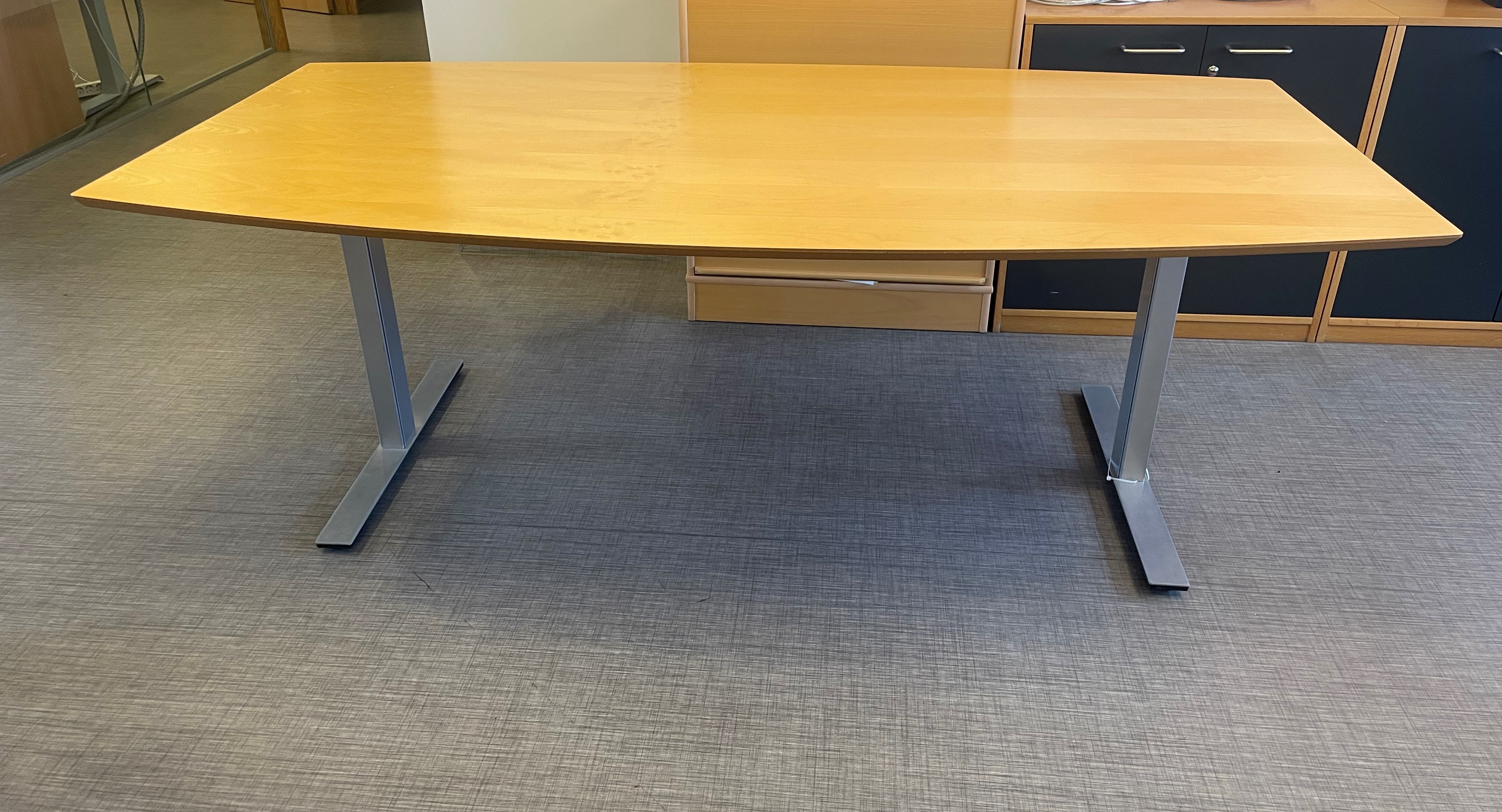 SELT / SOLD Vandað fundarborð - 205 cm og breidd 110 cm
