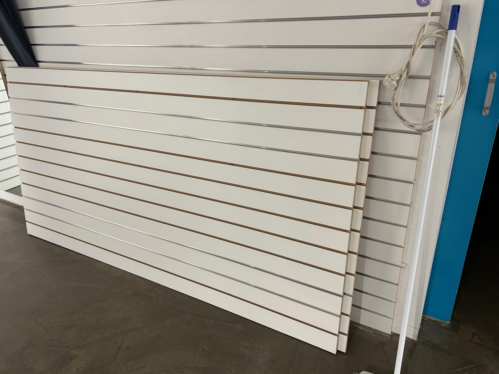 SELT / SOLD Vöruveggur - panelveggur - panil - panel fyrir pinna - H225 sm. 2