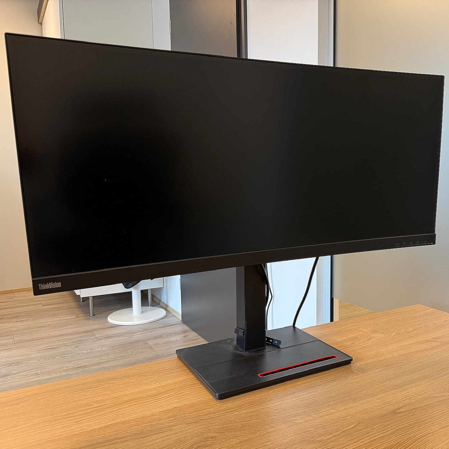 SELT / SOLD Lenovo ThinkVision tölvuskjár frá Ofar, QHD, 34''