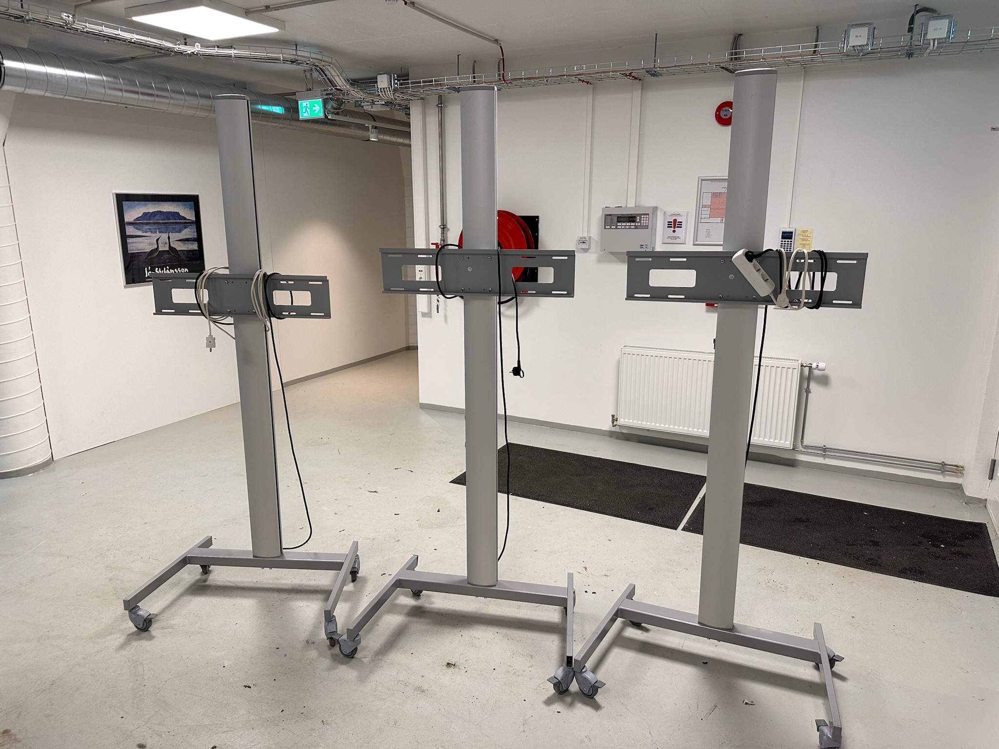 SELT / SOLD Sjónvarpsstandur, H220 x B80 sm.