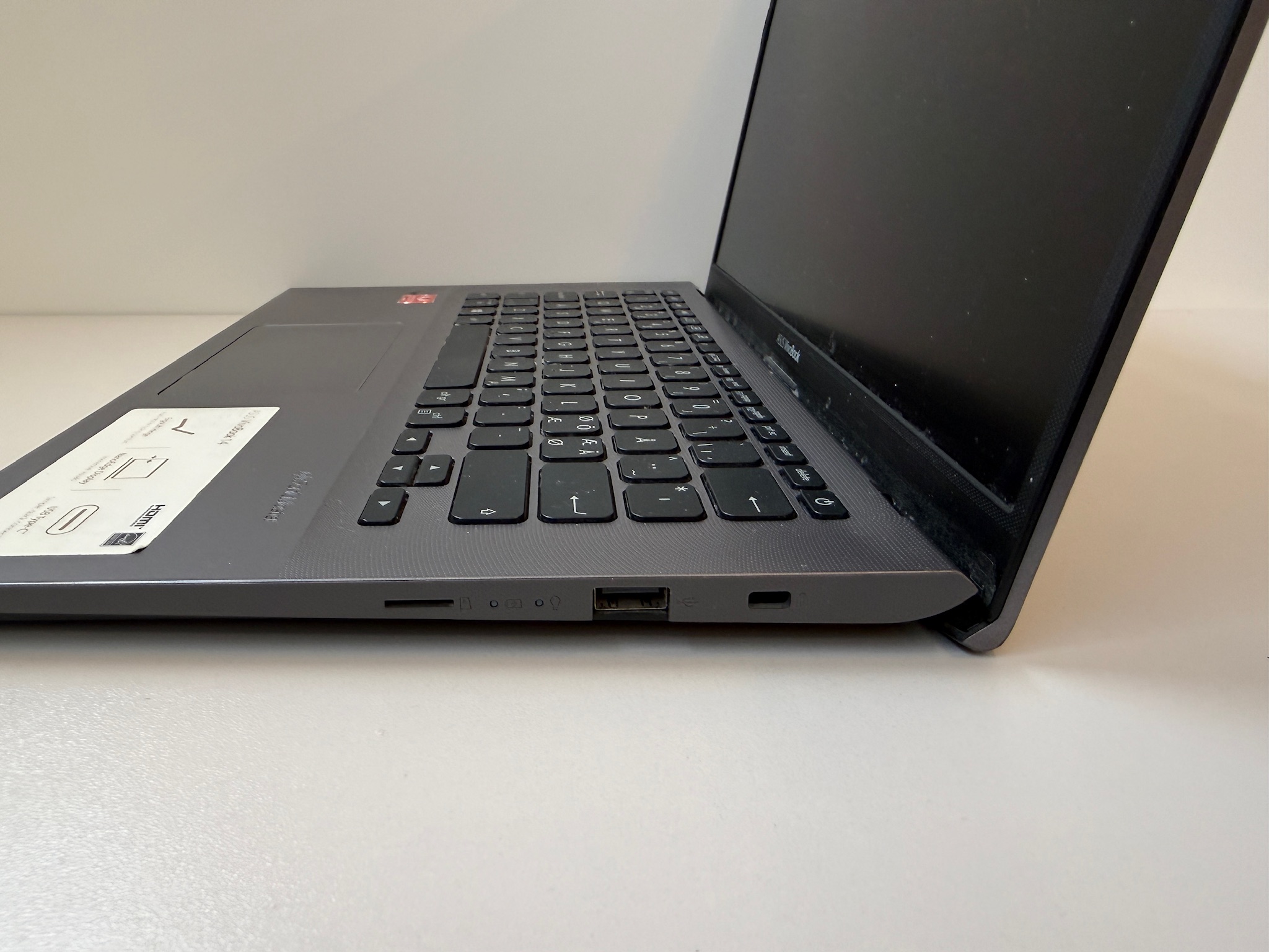 SELT / SOLD Asus VivoBook fartölva 3