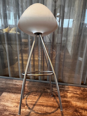 SELT / SOLD Stua barstóll frá Módern 2