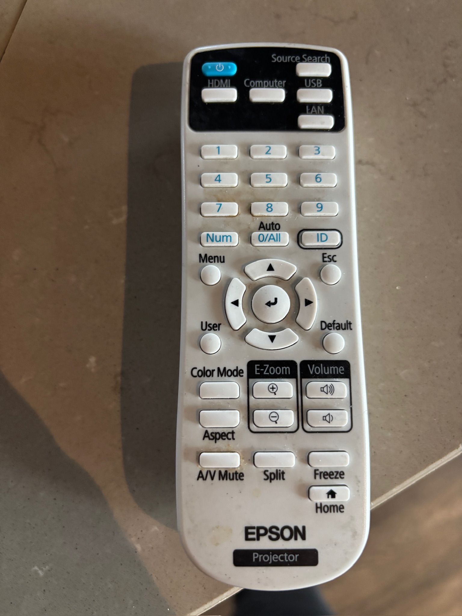 SELT / SOLD Epson skjávarpi með loftfestingu frá Tölvulistanum 6