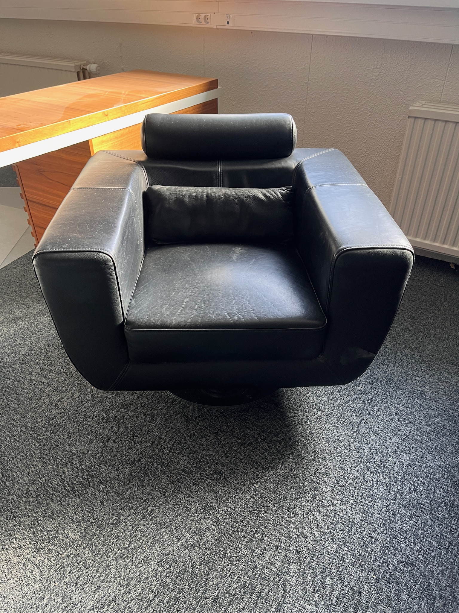 SELT / SOLD Ítalskur Natuzzi leðurarmstóll frá Casa