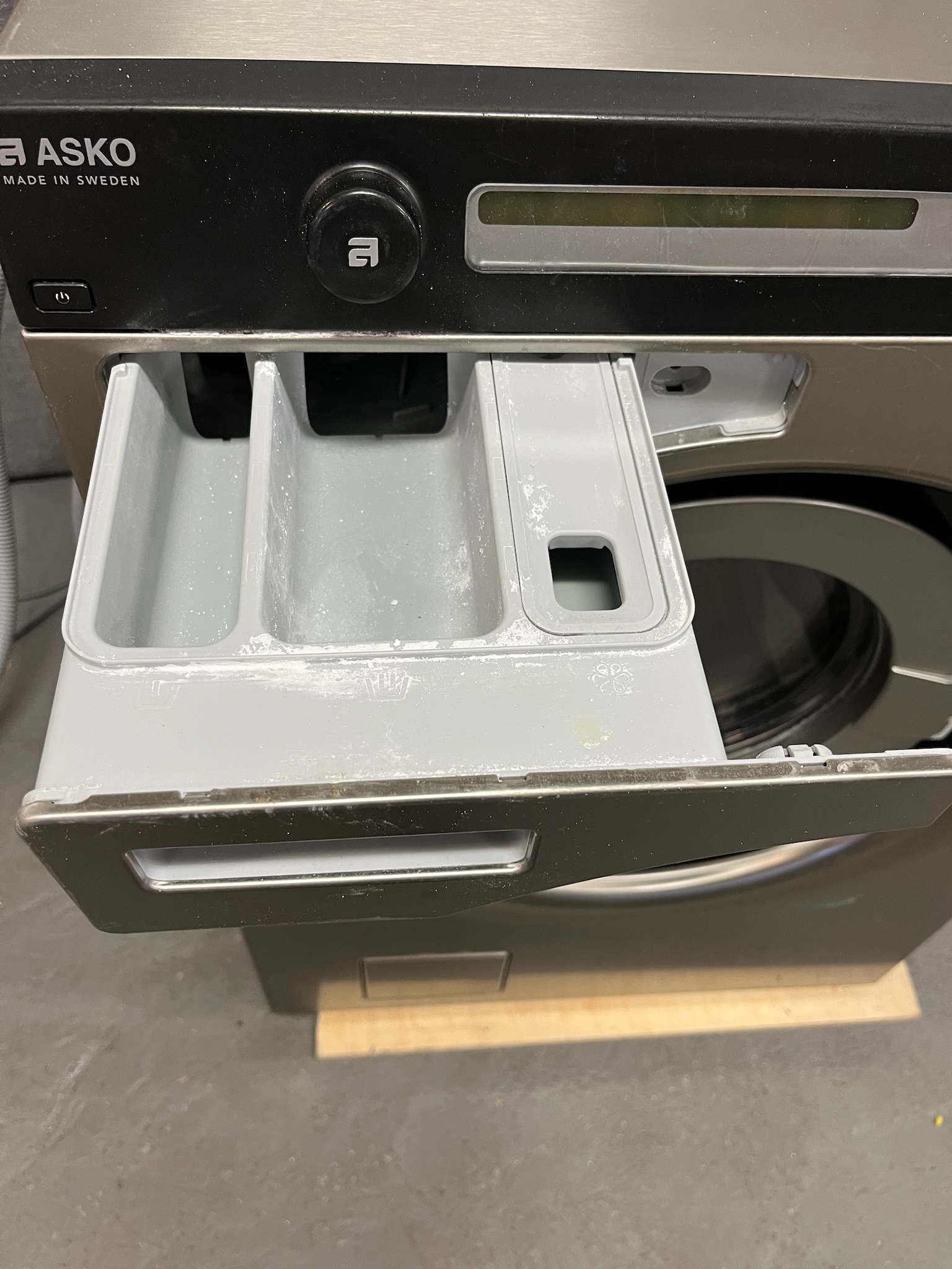 SELT / SOLD Asko iðnaðarþvottavél 3