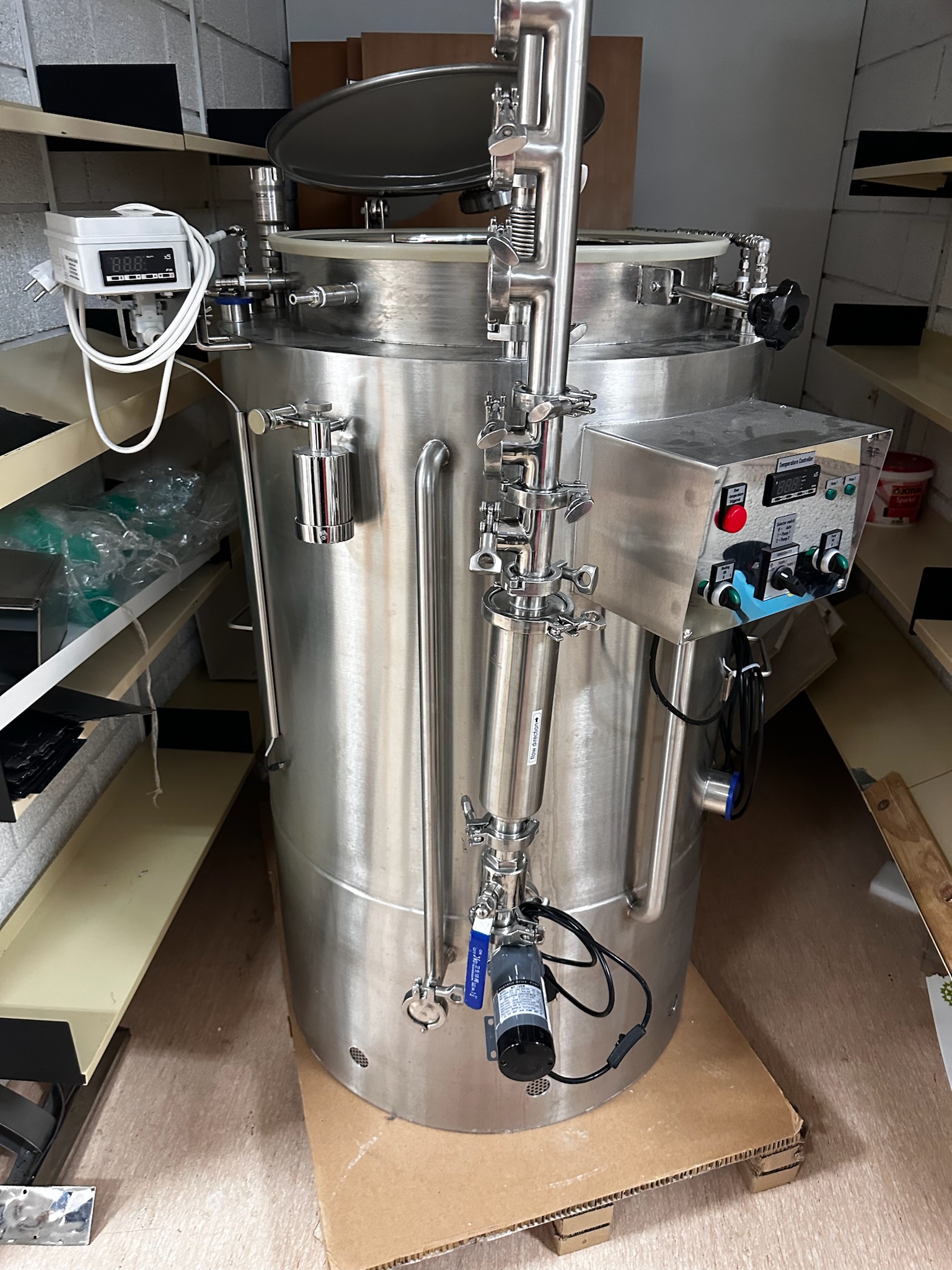 SELT / SOLD Breyttur 300L tankur notaður sem Bioreactor 3