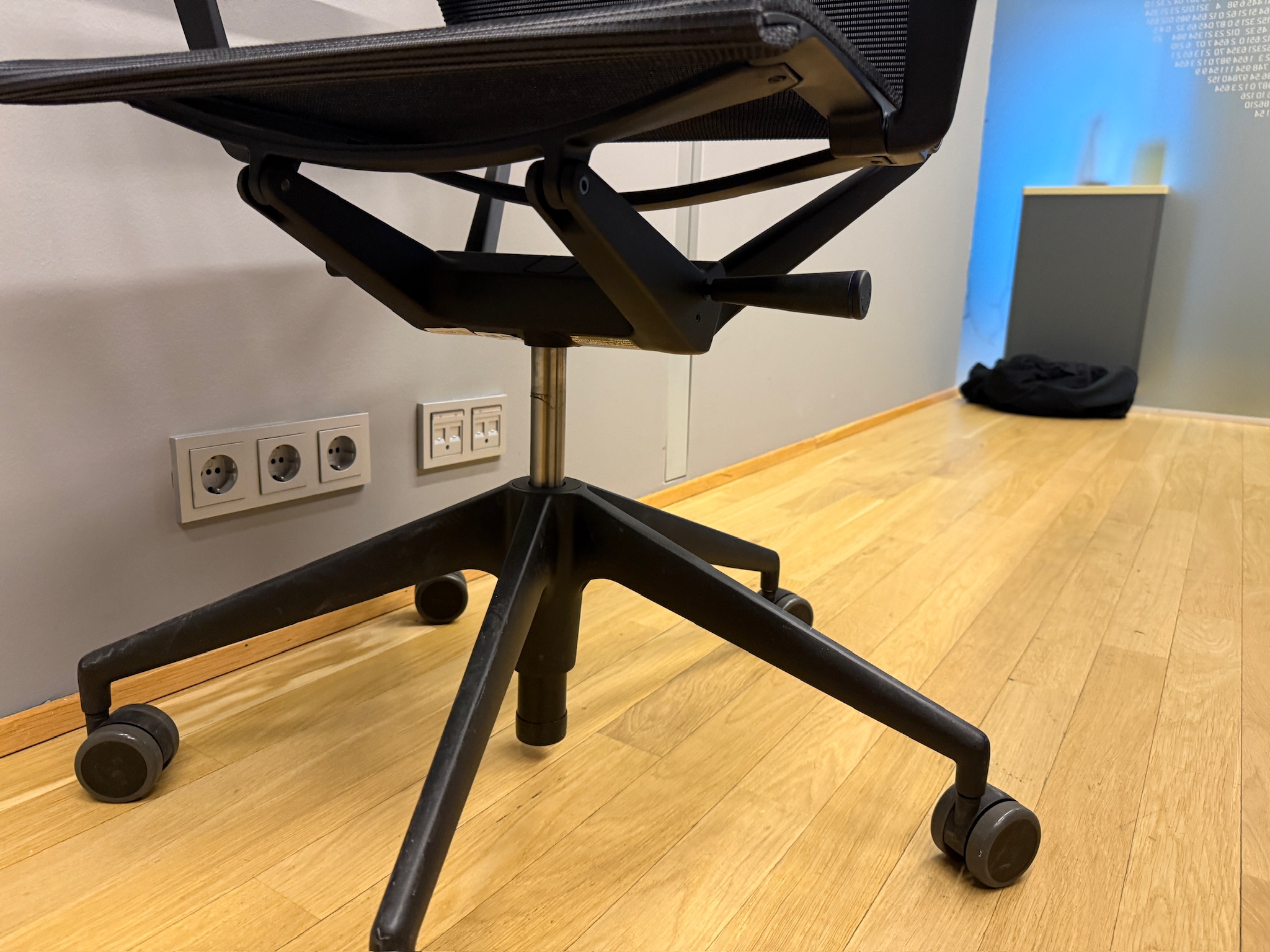 SELT / SOLD Vitra stóll frá Pennanum 5