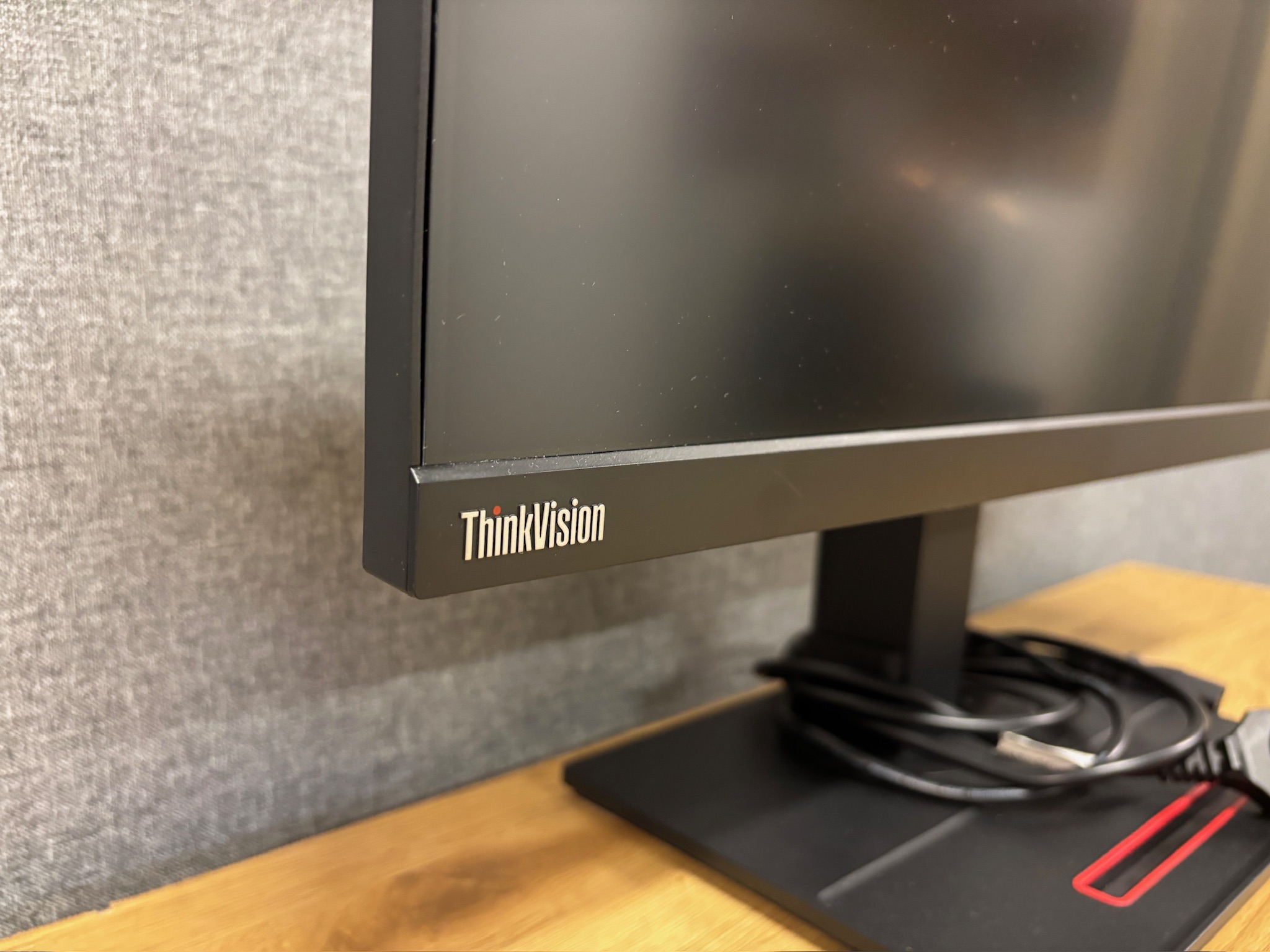 SELT / SOLD Lenovo USB-C tölvuskjár - 24'', 2560 x 1440p (1 stk.) 3