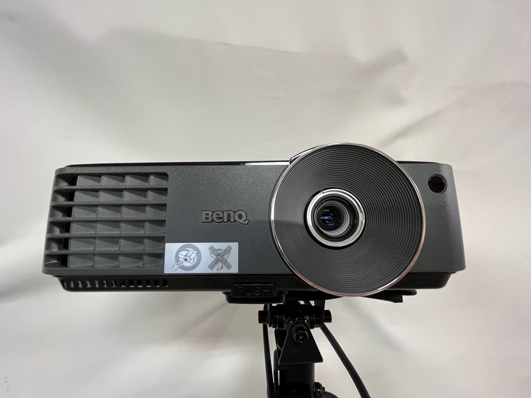 SELT / SOLD Myndvarpi frá BenQ m.loftafestingu 2