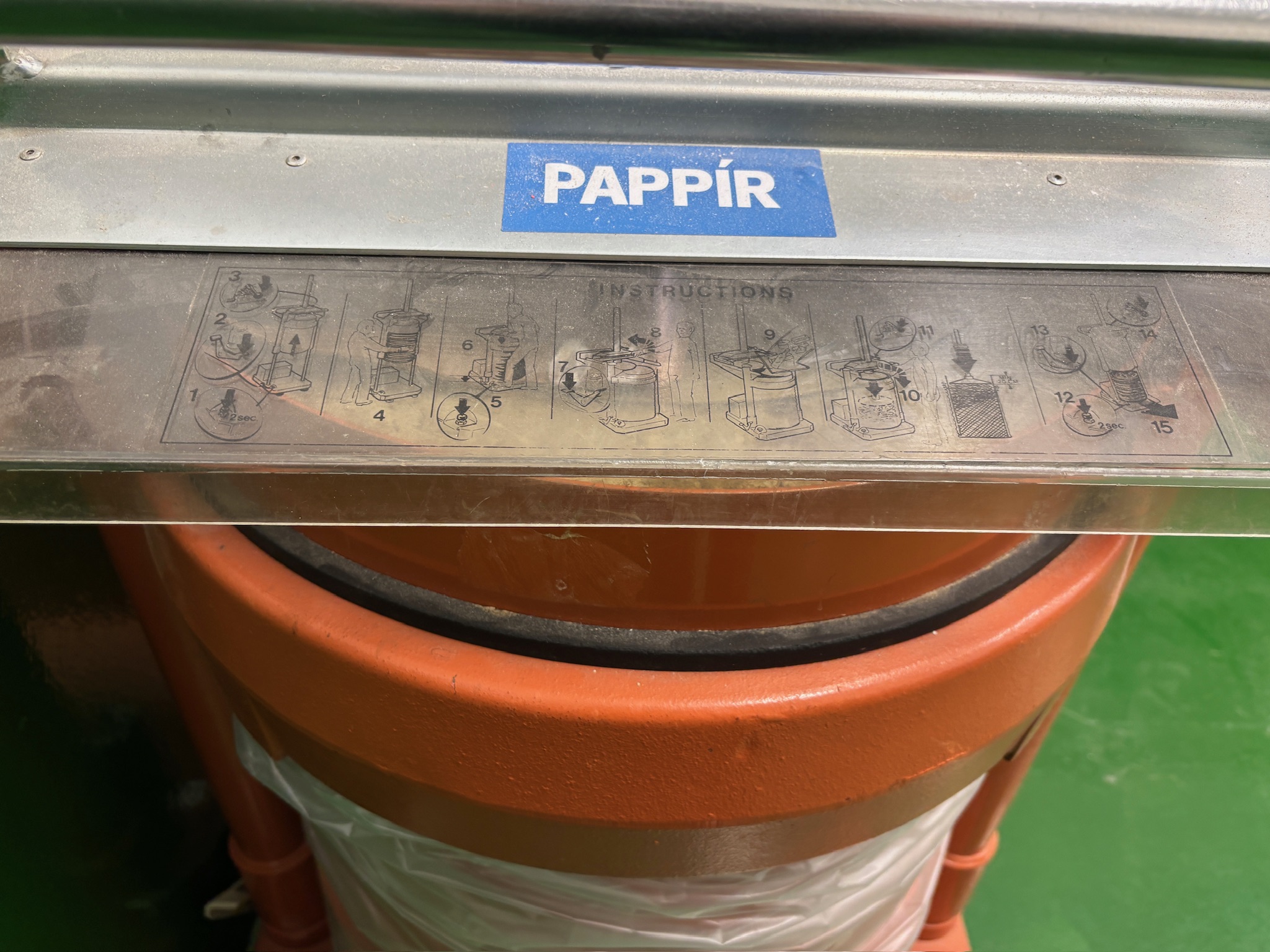 SELT / SOLD Orwak sorppressa / pappírspressa 10