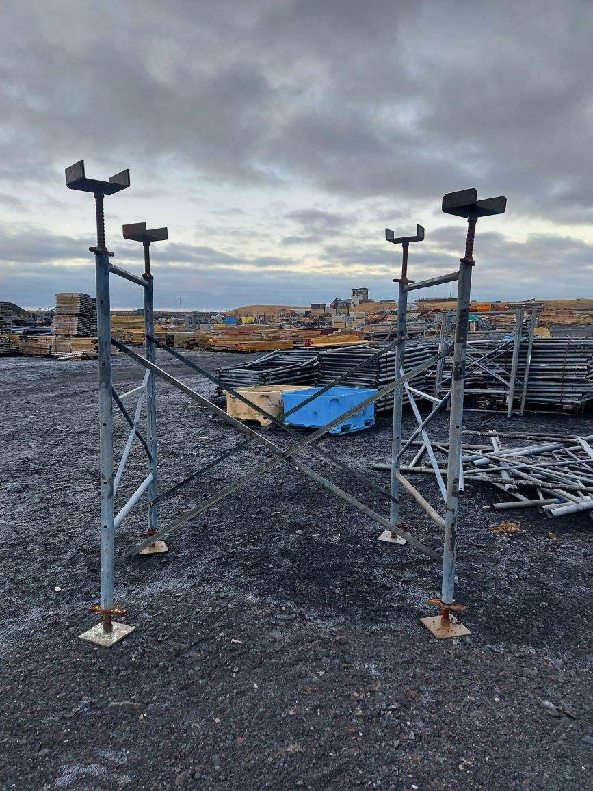 SELT / SOLD - Undirstöður fyrir plötumót