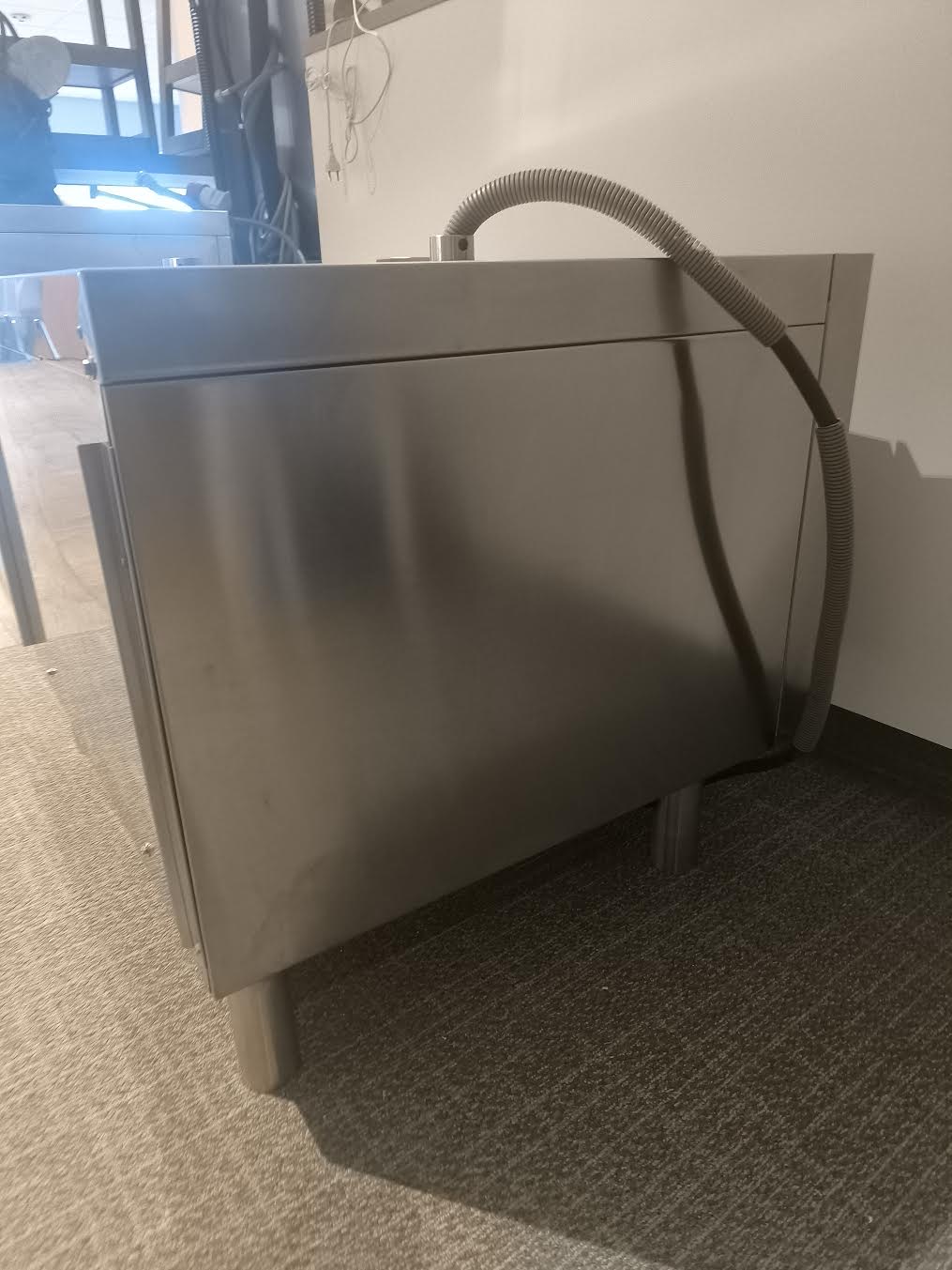 SELT / SOLD Zanussi gufuofn á standi, 6 skúffur 7