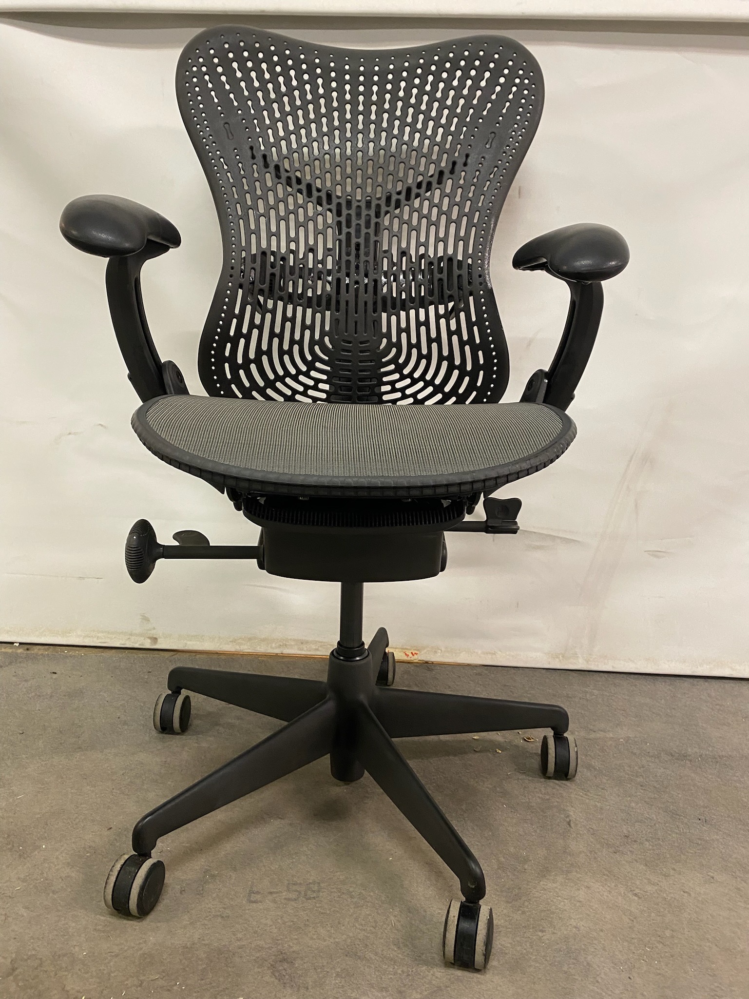 SELT / SOLD Herman Miller Mirra 2