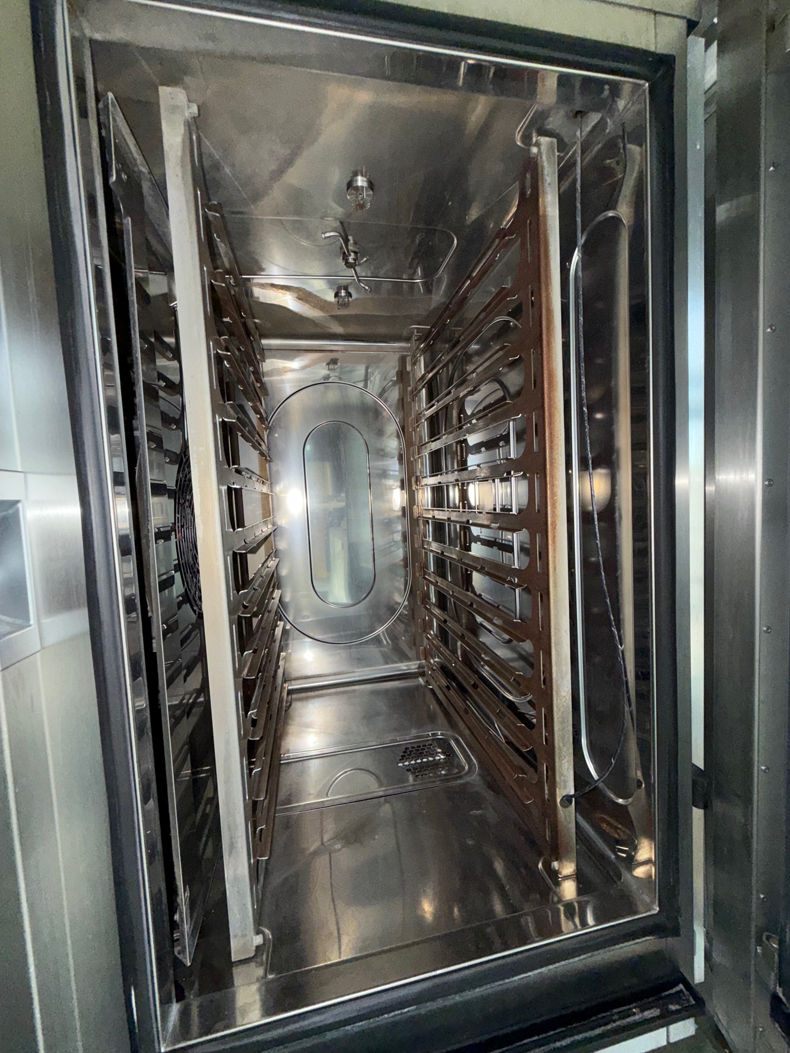 SELT / SOLD Convotherm OES 10.10 easyTouch gufuofn 11 skúffur m.hverfandi 6