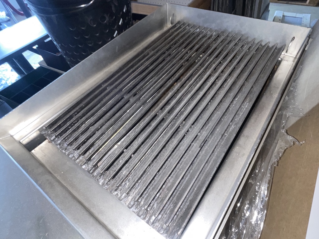 SELT / SOLD Olis rafmagnsgrill 400X730 H.870 4