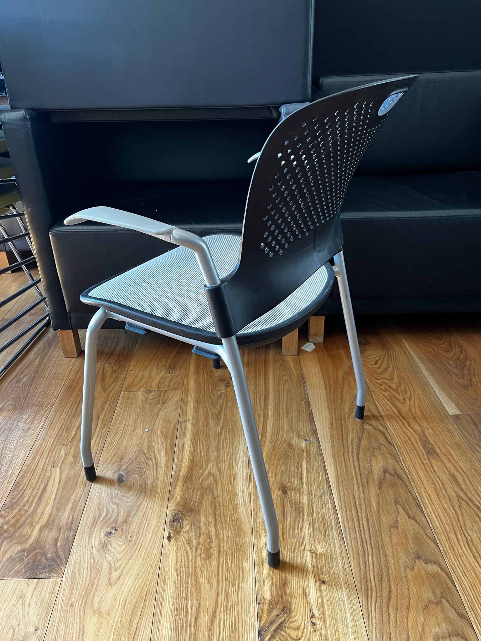 SELT / SOLD Herman Miller fundarstólar, staflanlegir 5