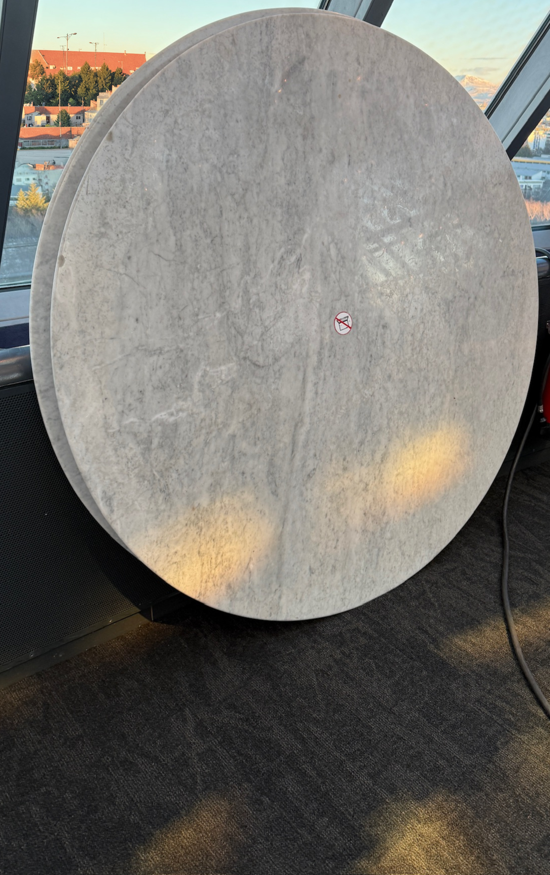 SELT / SOLD Restoration Hardware marmaraborð, Ø152sm. 7