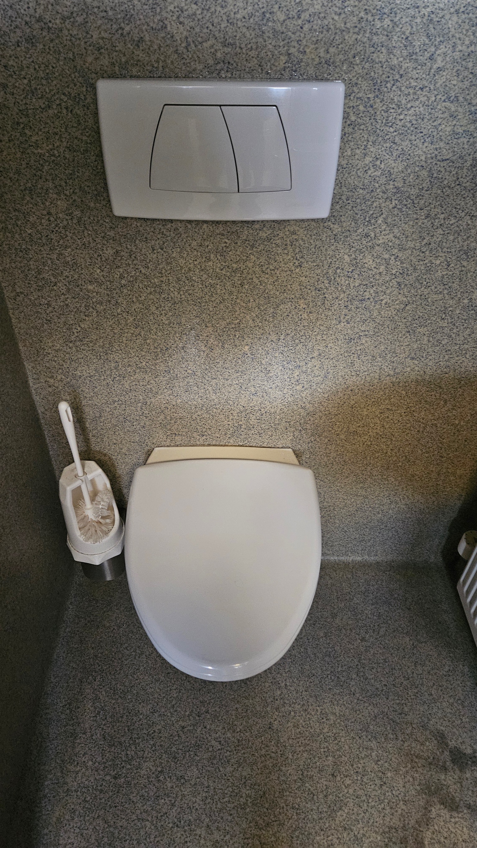 SELT / SOLD - WC / vegghengt salerni - kassi og takkar (2 stk.) 2
