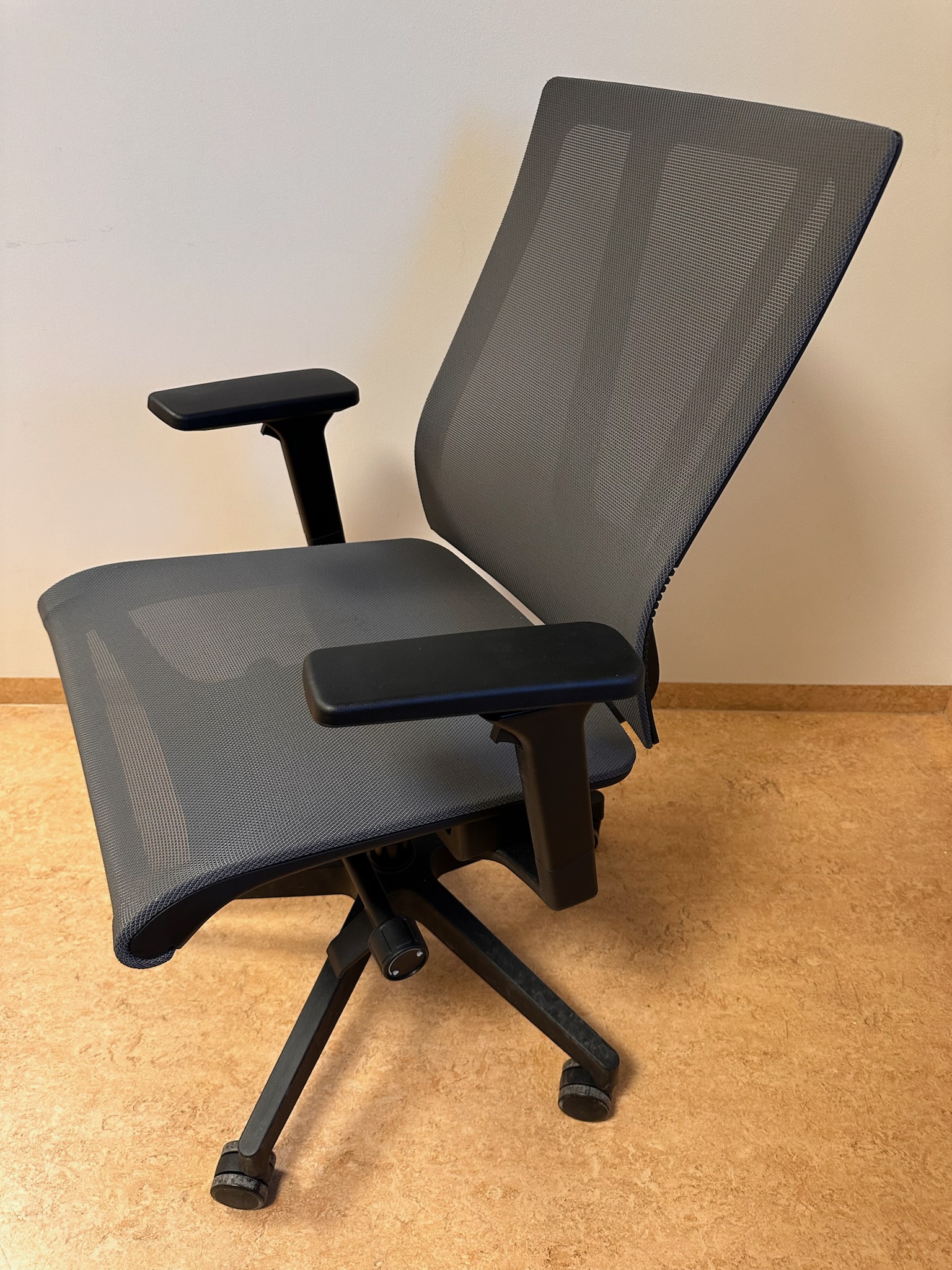SELT / SOLD Vandaður Duke skrifborðsstóll frá Á. Guðmundsson 3