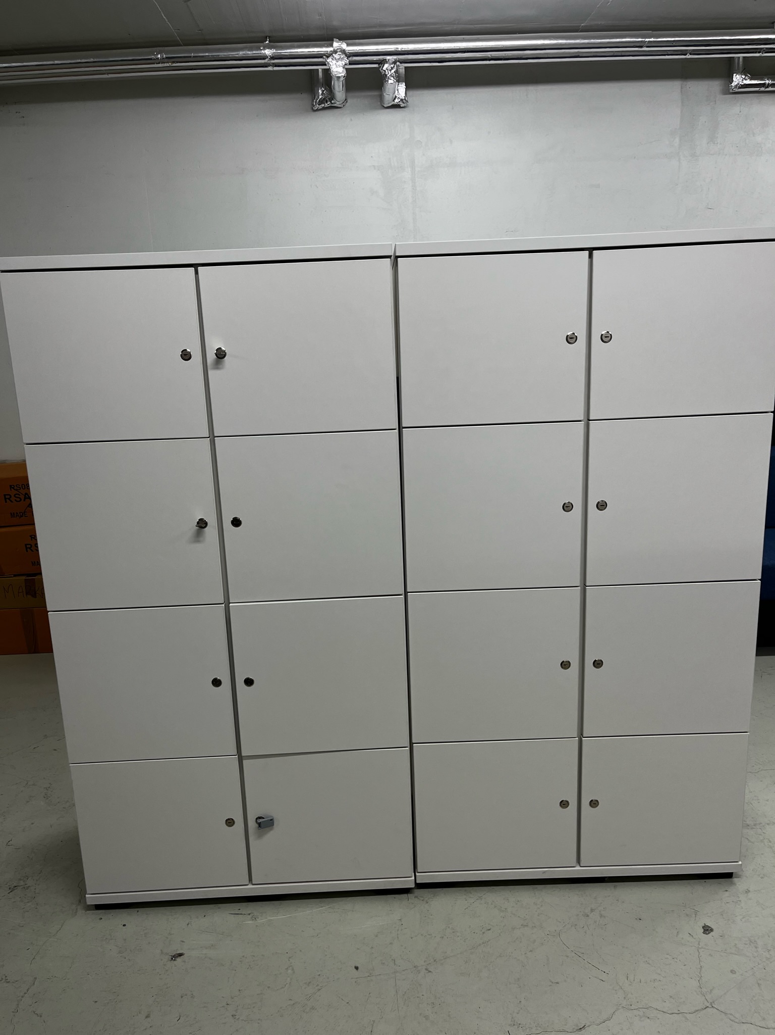 SELT / SOLD Haworth starfsmannakápur 8 hólf - B80 x D43 x H152 sm. 2