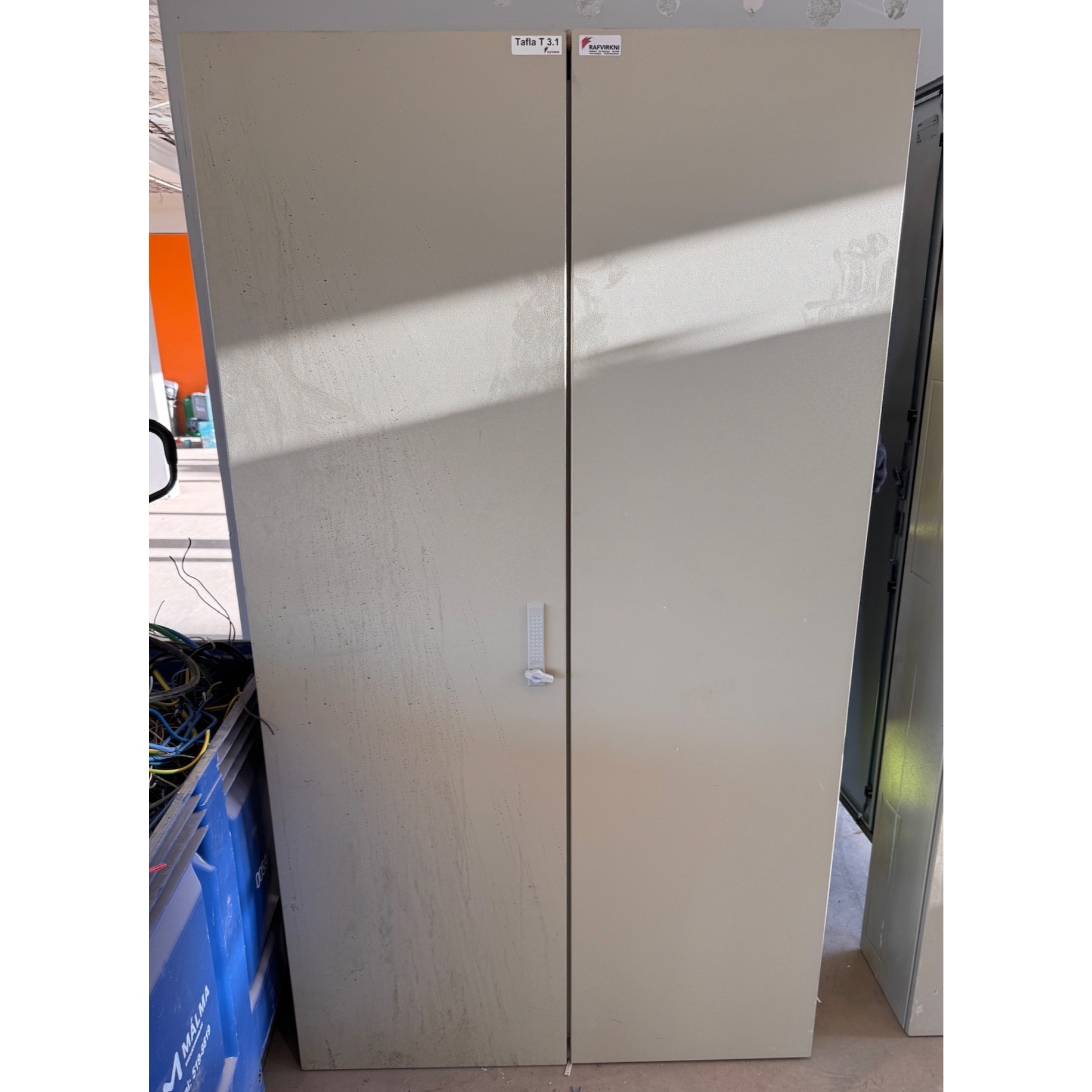 SELT / SOLD Hager rafmagnstafla, H185xB105xD28sm.