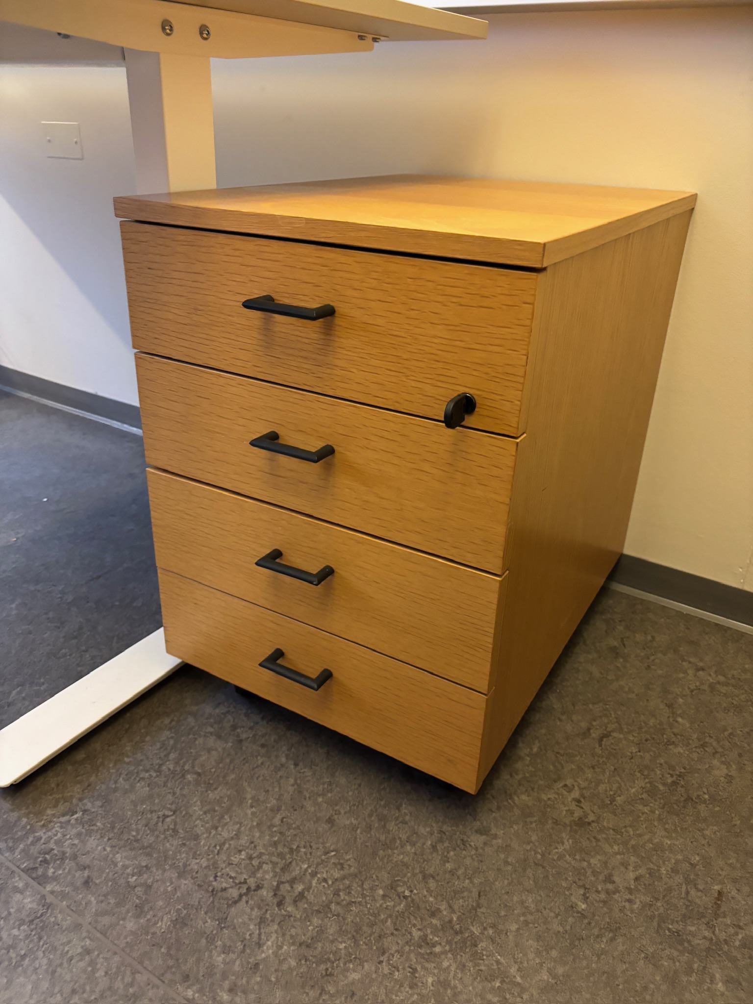 SELT / SOLD Skúffuskápur frá Á. Guðmunsson