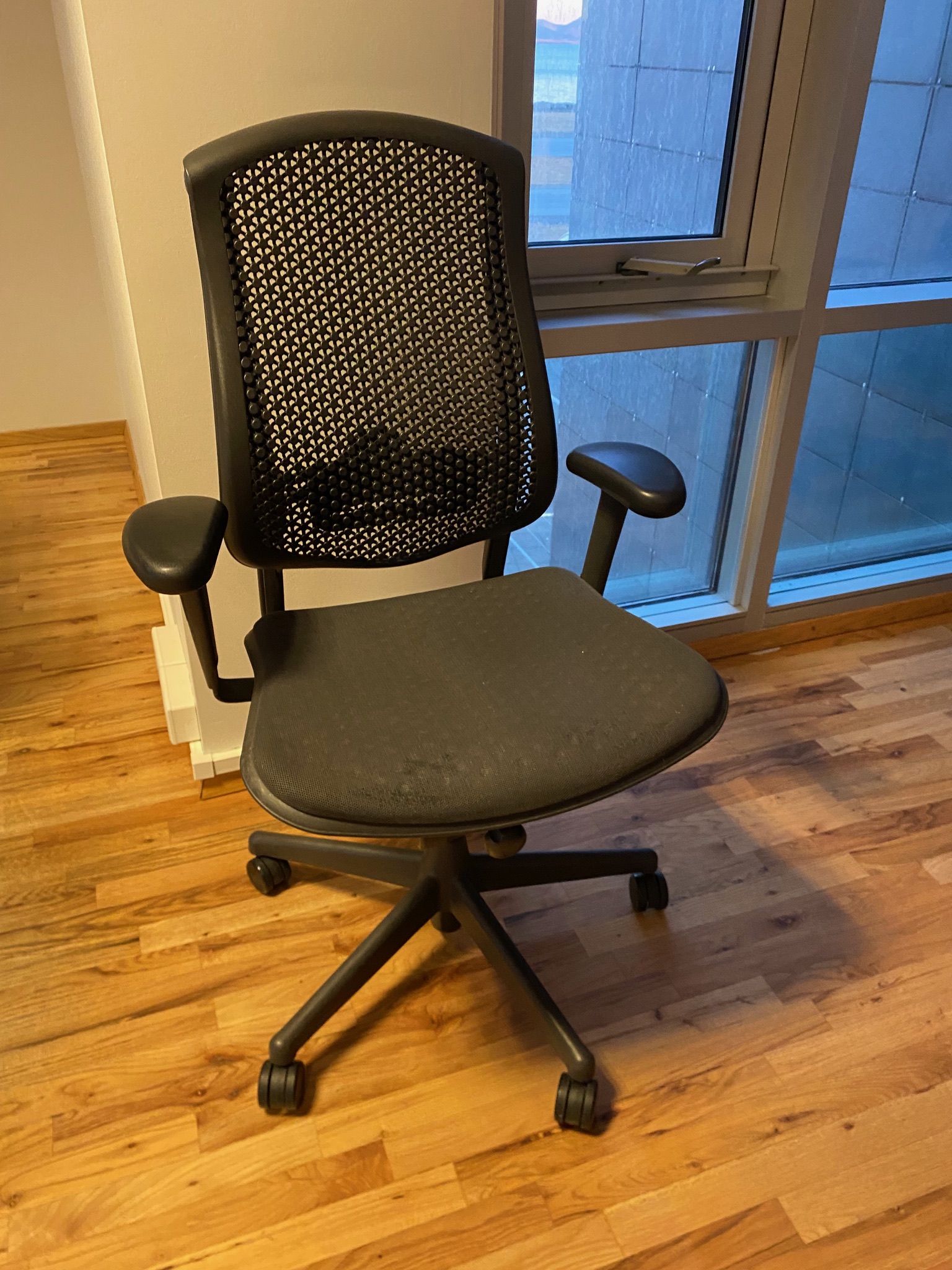 SELT / SOLD Herman Miller Celle frá Pennanum