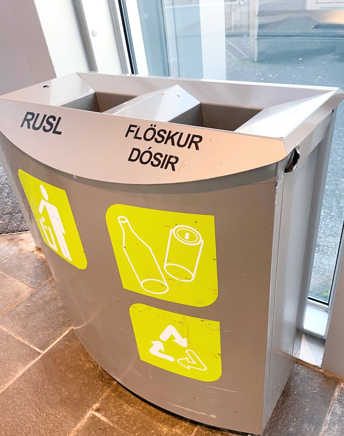 SELT / SOLD Rusl og flöskur/dósir