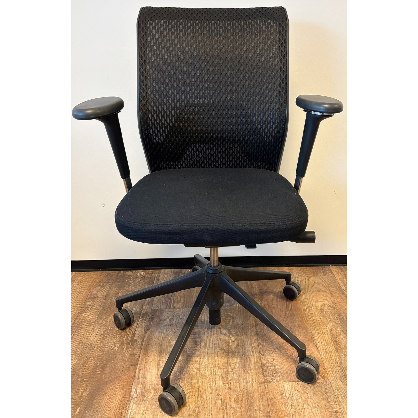 SELT / SOLD Vitra skrifborðsstóll frá Pennanum