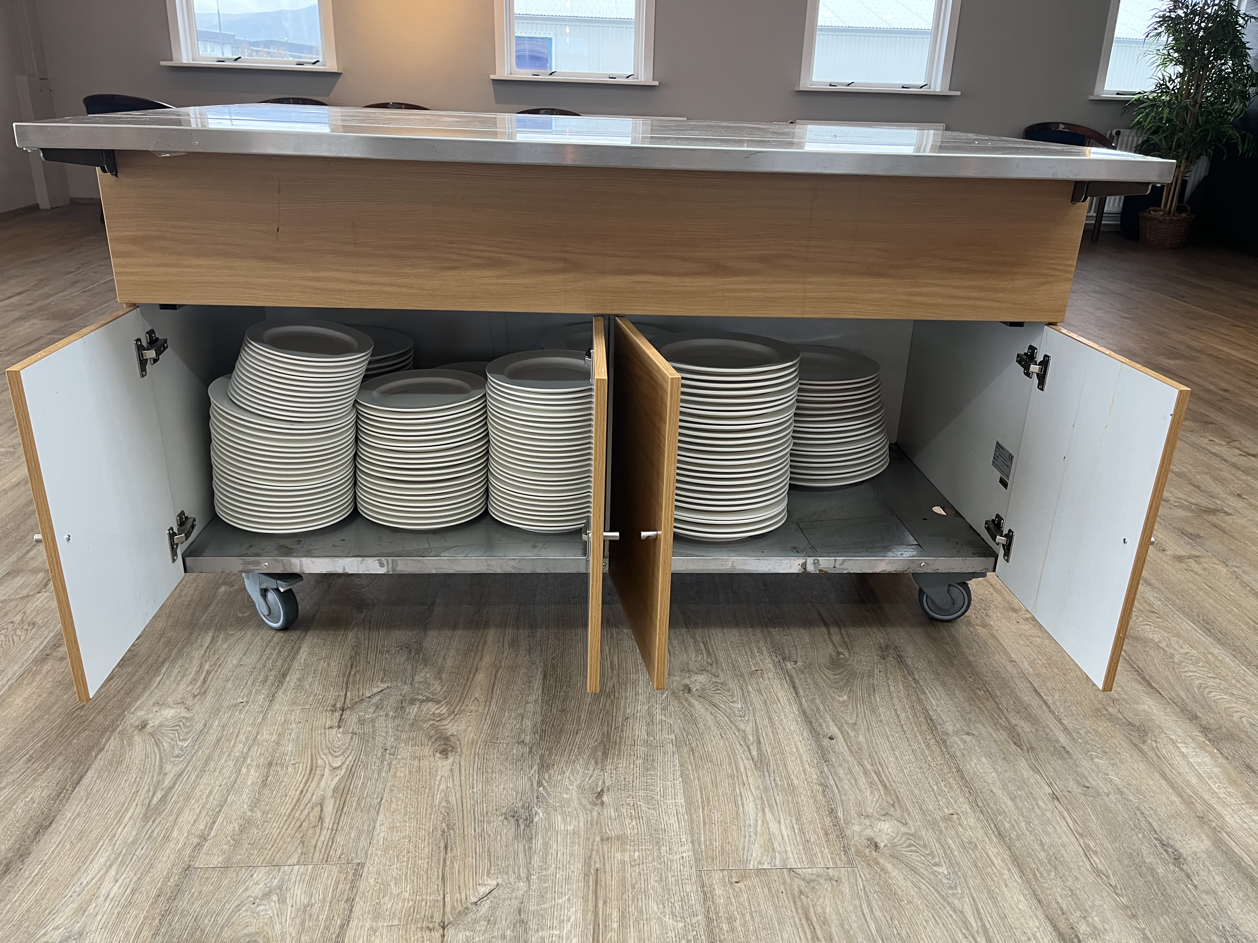 SELT / SOLD - Mötuneytisborð 3