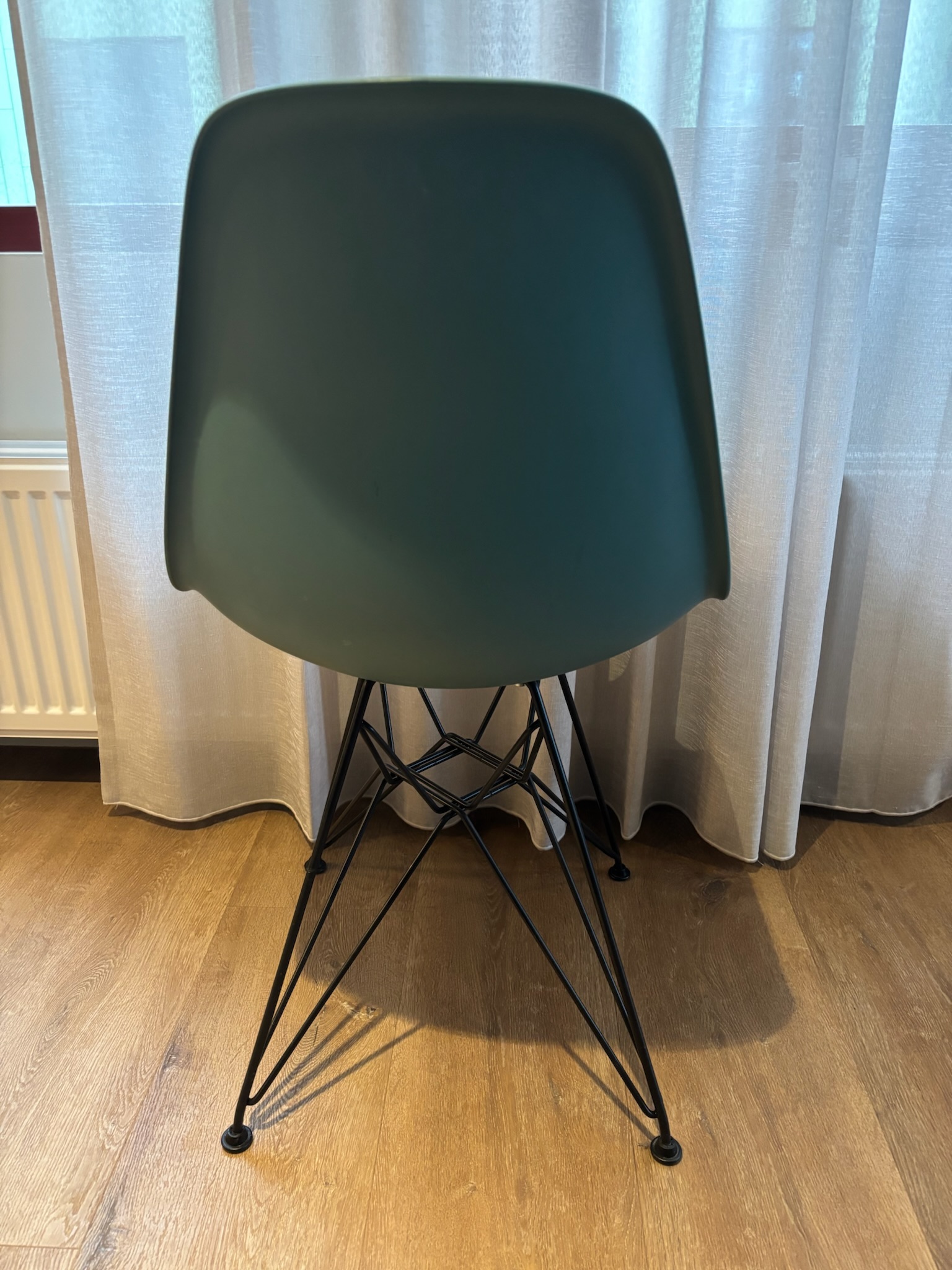 SELT / SOLD Vitra borðstofustóll frá Pennanum 4